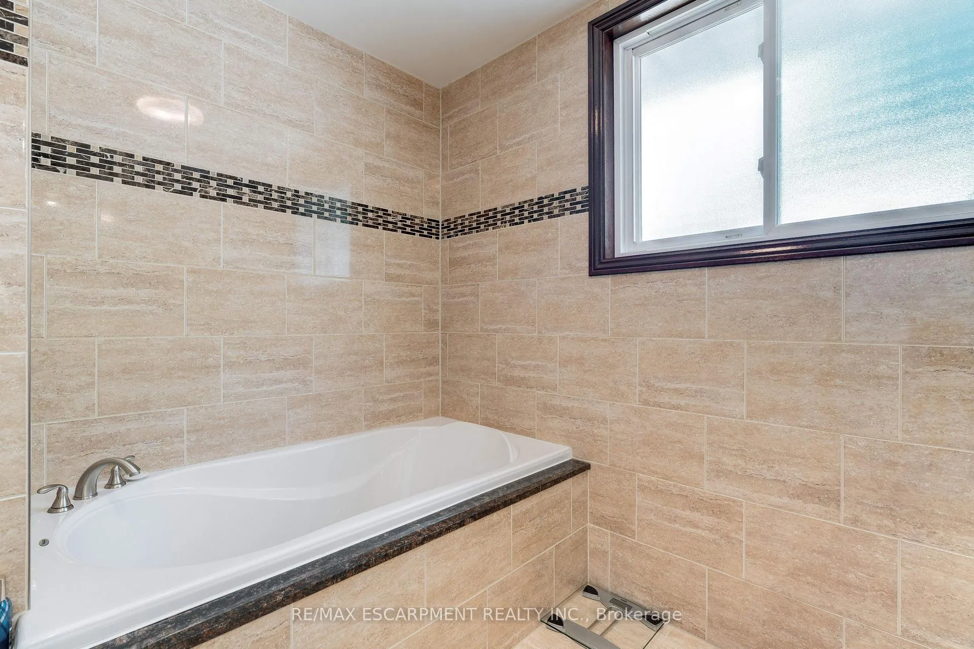 Photo 17 of 4 Beston Drive, Hamilton, Lisgar — HOMEH