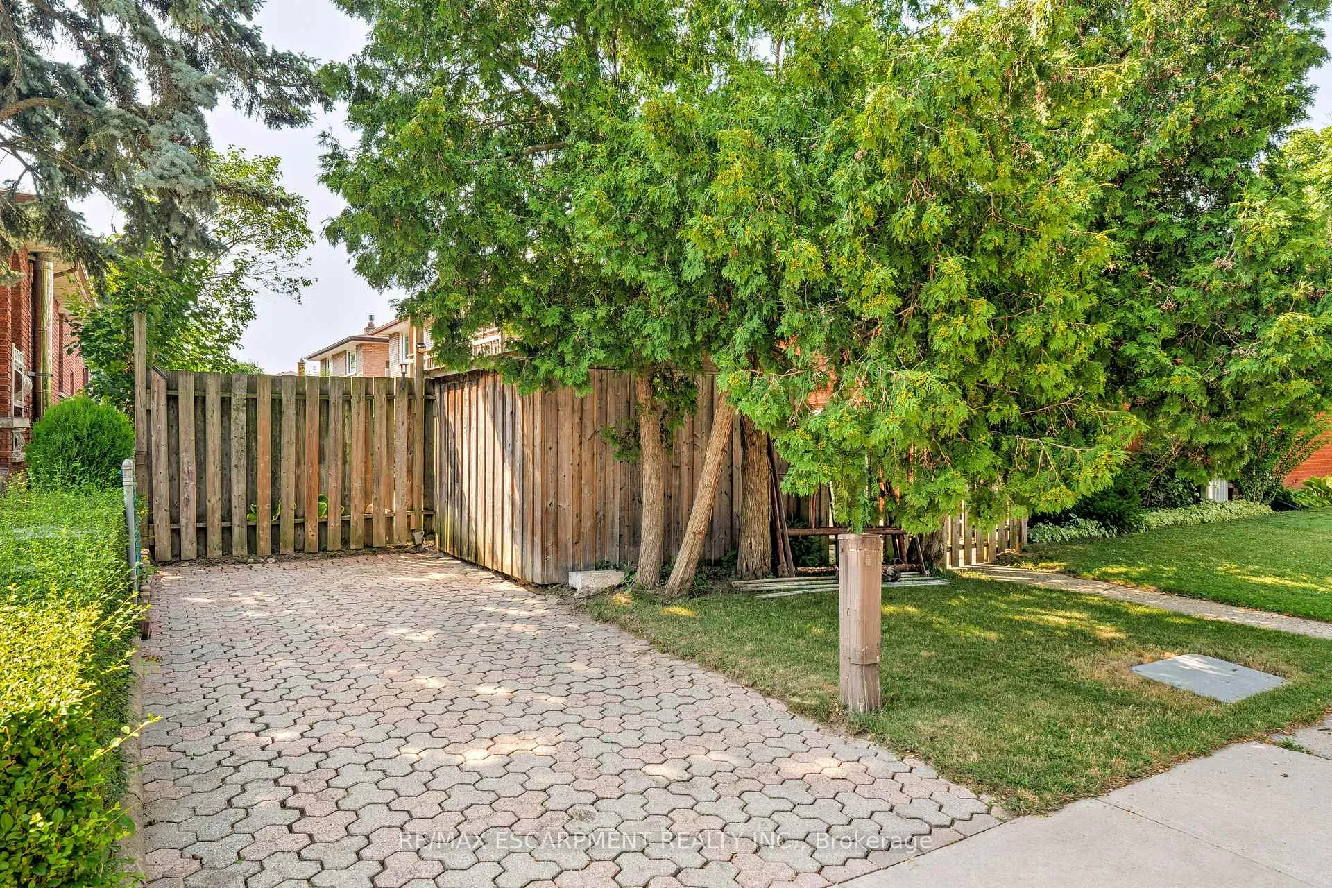 Photo 22 of 4 Beston Drive, Hamilton, Lisgar — HOMEH