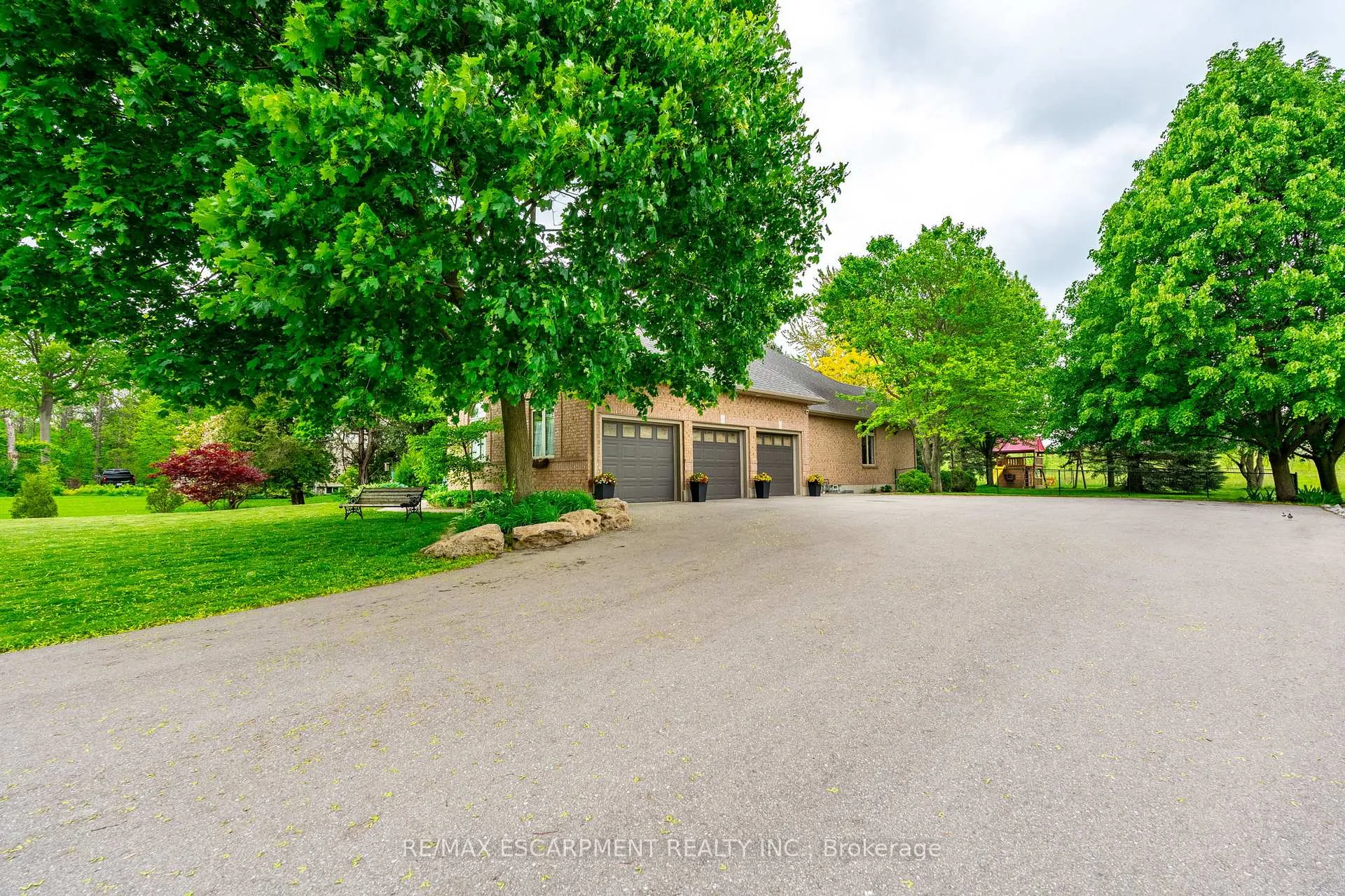 Photo 2 of 248 4th Concession Road W, Hamilton, Rural Flamborough — HOMEH
