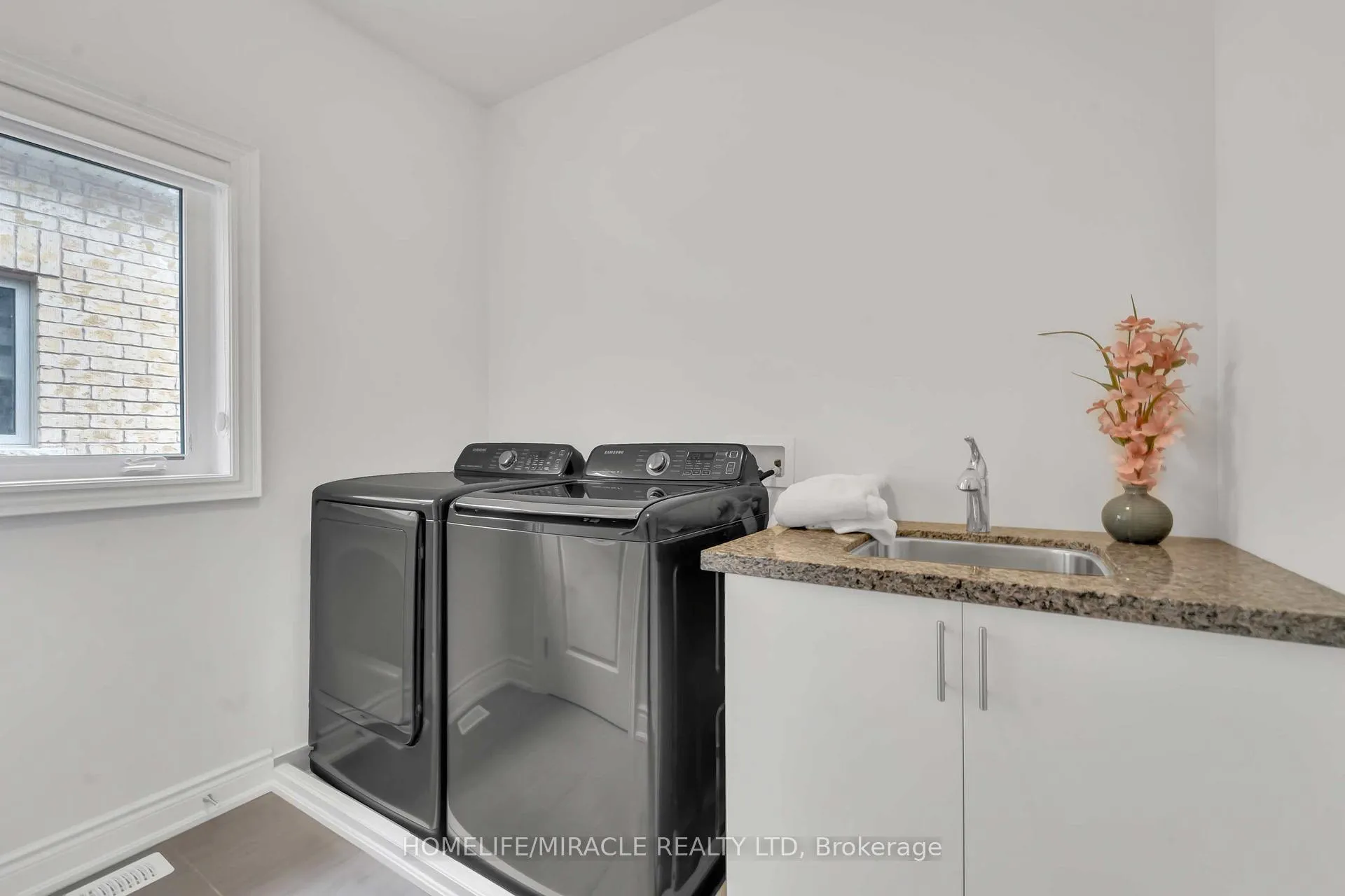 Photo 22 of 273 Forest Creek Drive, Kitchener — HOMEH