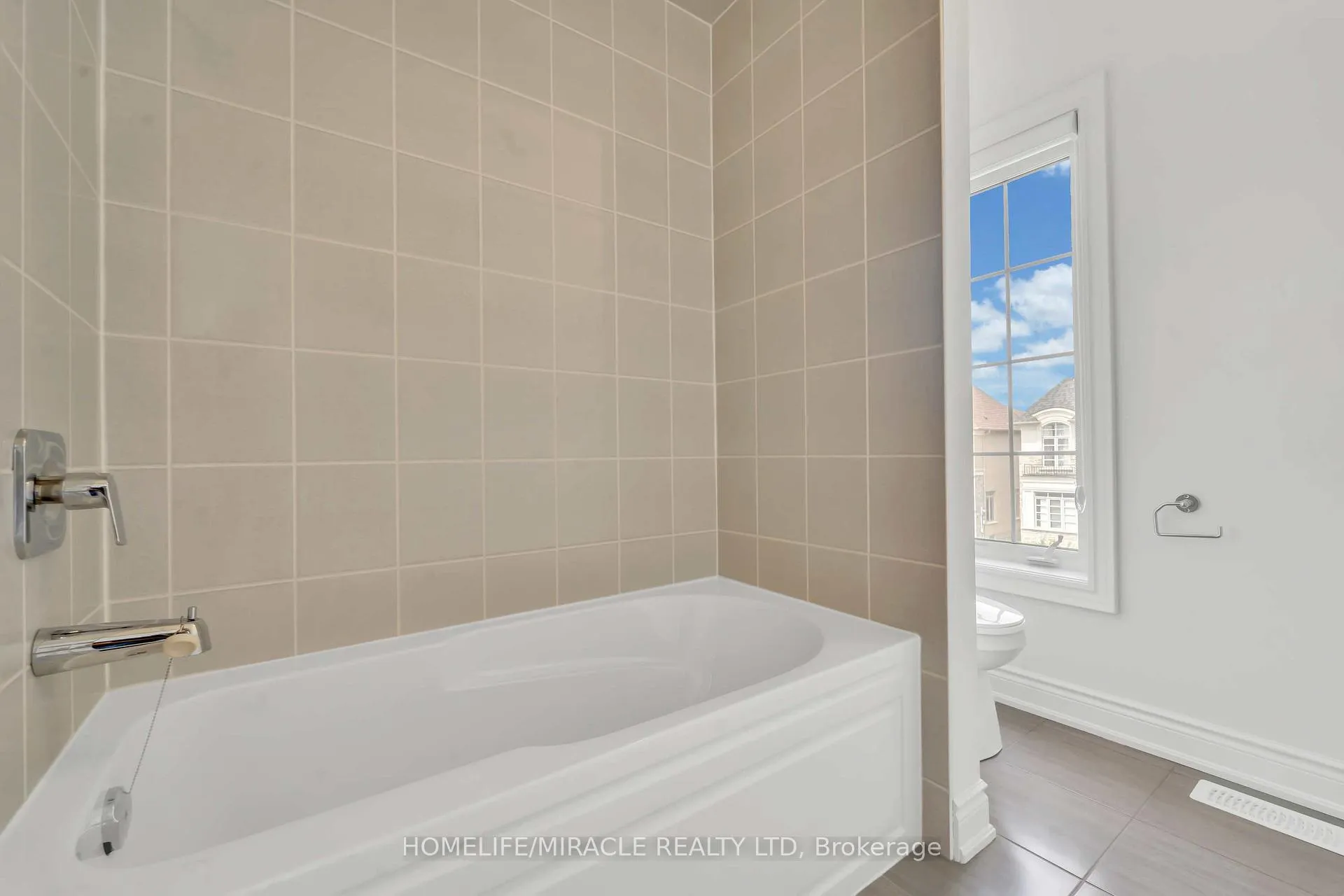 Photo 31 of 273 Forest Creek Drive, Kitchener — HOMEH