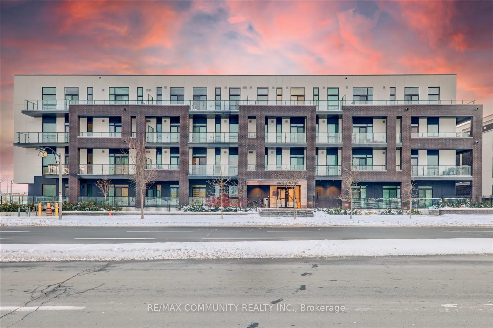 Front of Unit 206, 1709 Bur Oak Avenue