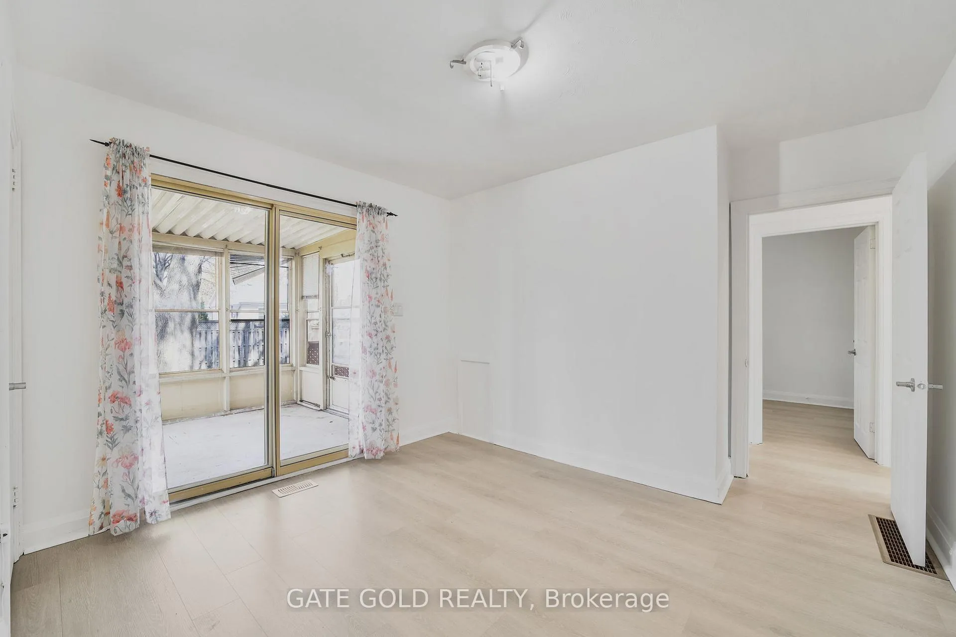 Photo 14 of 264 upper paradise Drive, Hamilton, Westcliffe — HOMEH