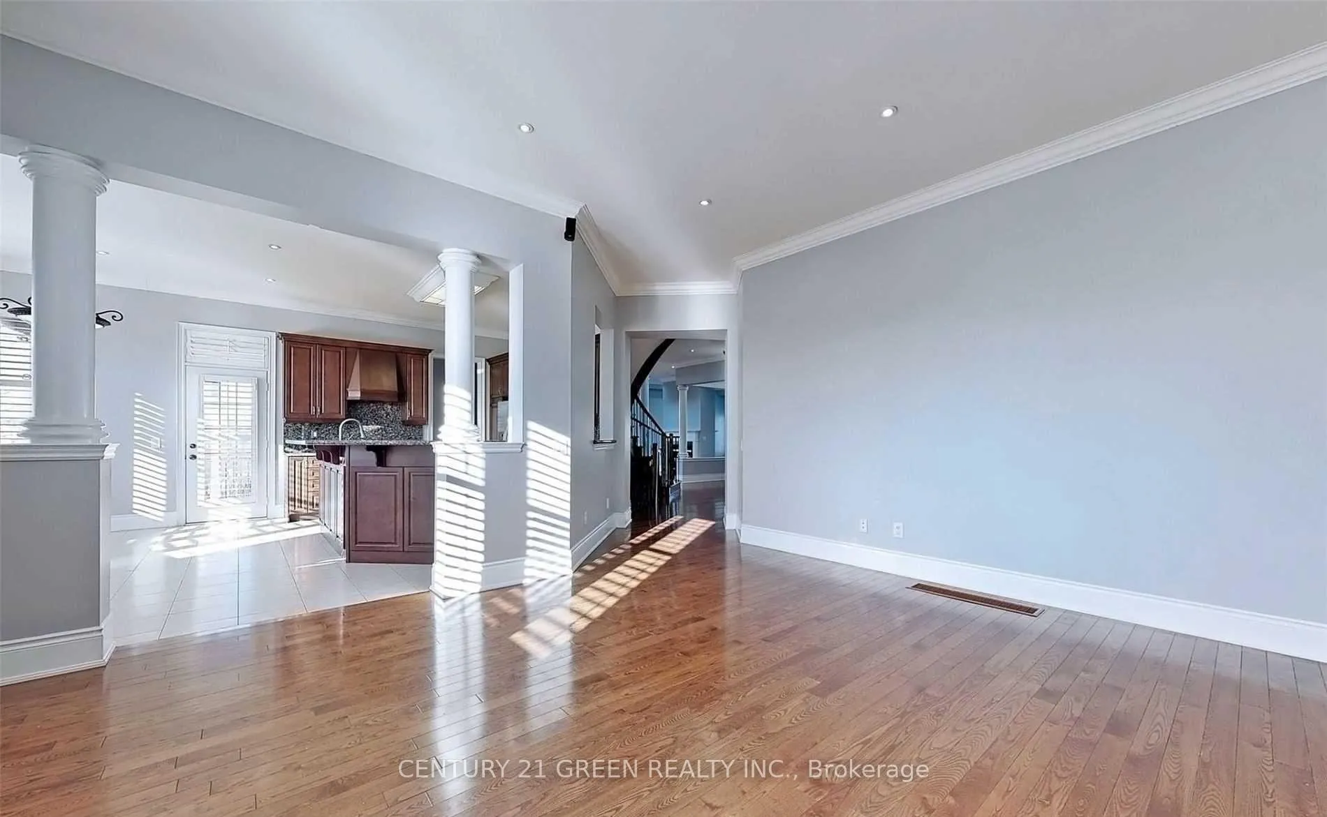 Photo 3 of 8 Pasadena Avenue, Brampton, Bram East — HOMEH