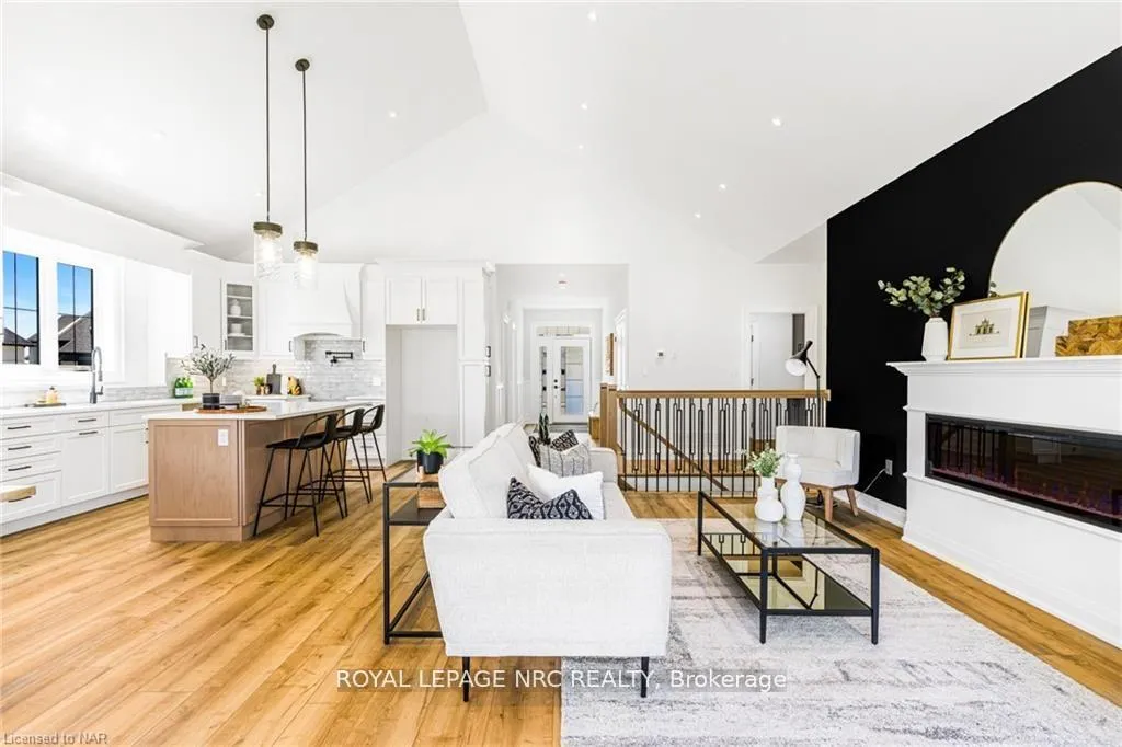 Photo 7 of 7490 Sherrilee Crescent, Niagara Falls, Brown — HOMEH