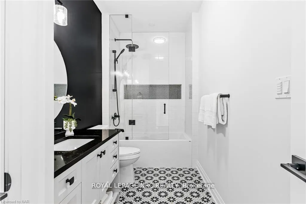 Photo 8 of 7490 Sherrilee Crescent, Niagara Falls, Brown — HOMEH