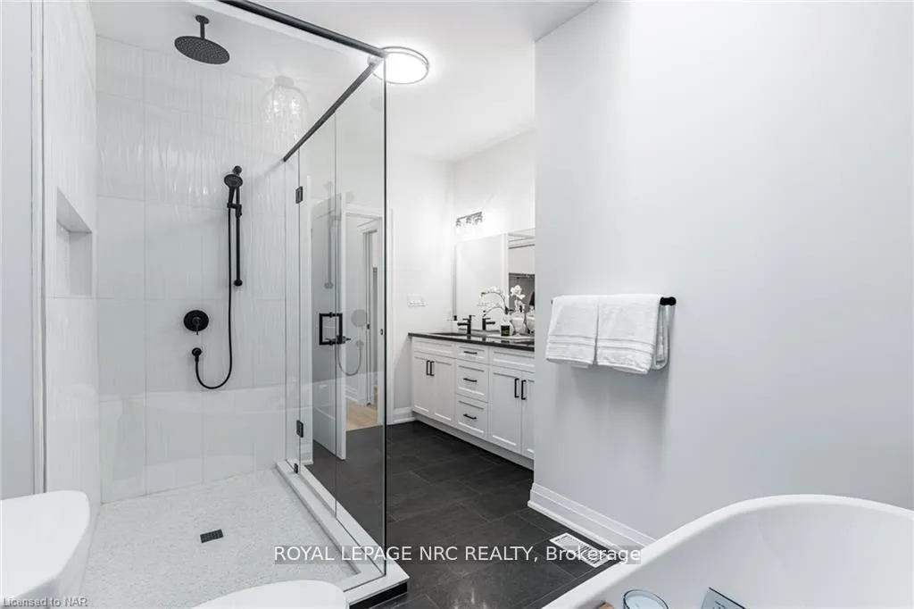 Photo 15 of 7490 Sherrilee Crescent, Niagara Falls, Brown — HOMEH