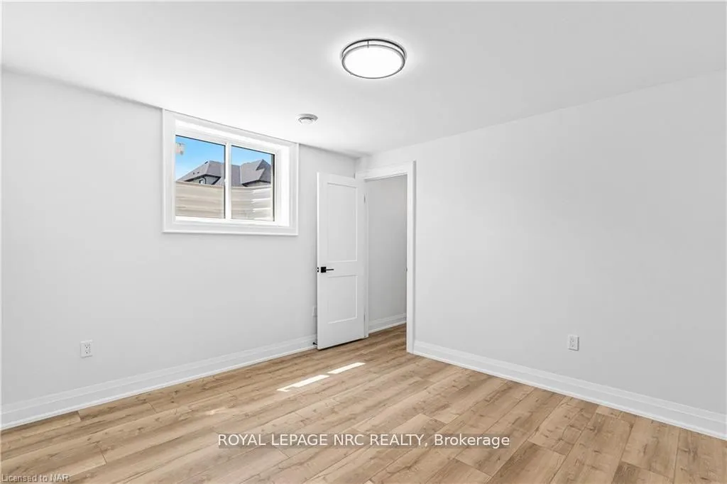 Photo 23 of 7490 Sherrilee Crescent, Niagara Falls, Brown — HOMEH