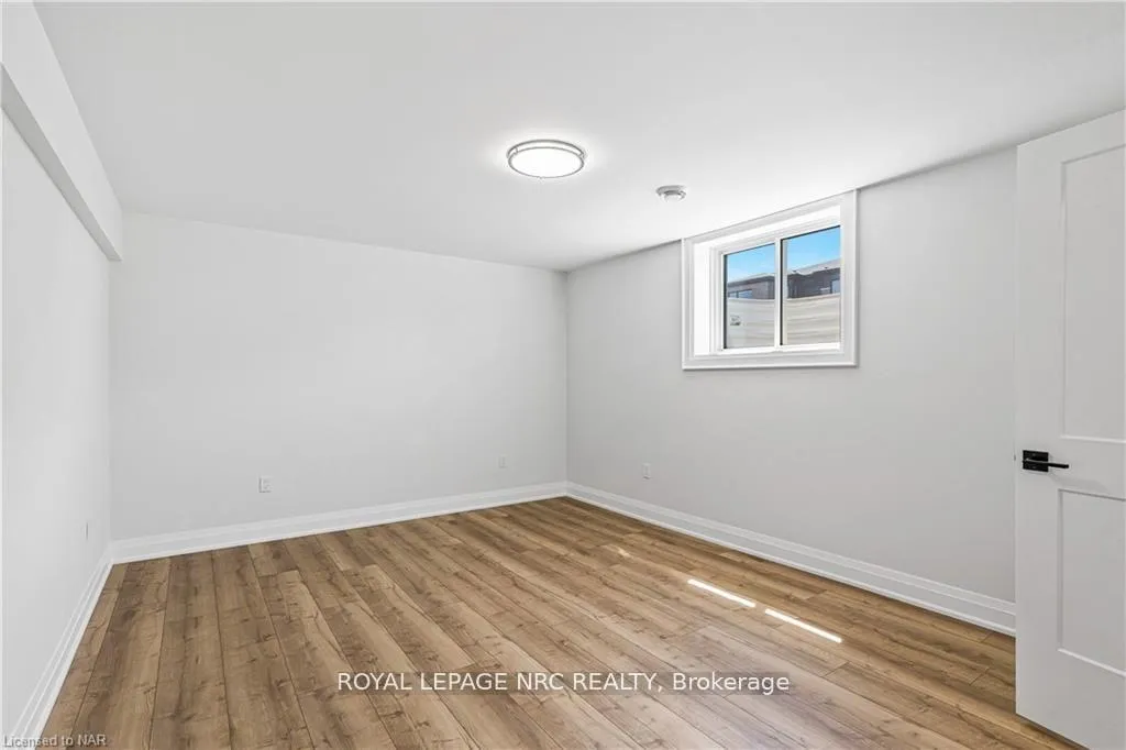 Photo 24 of 7490 Sherrilee Crescent, Niagara Falls, Brown — HOMEH