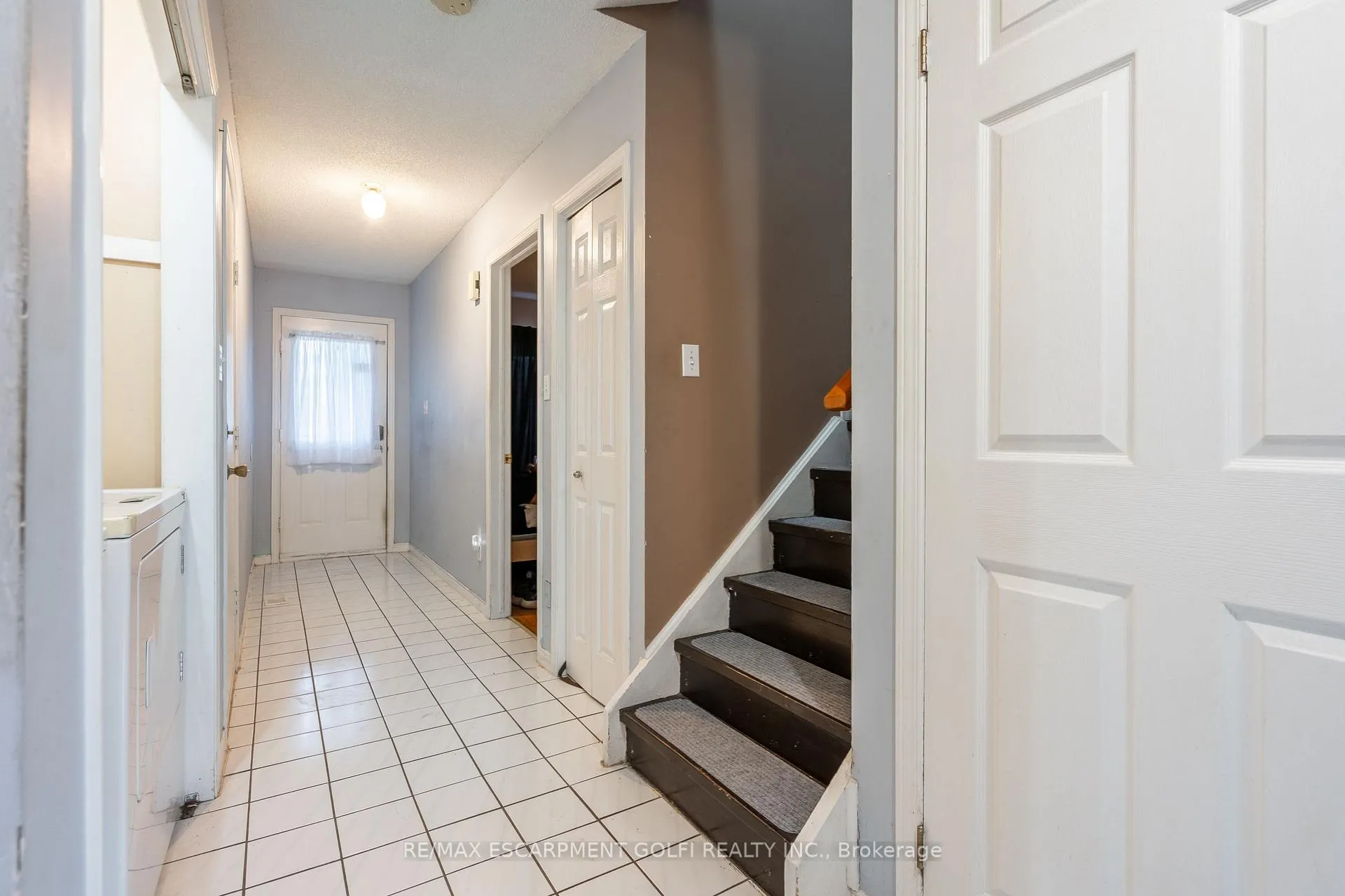 Photo 5 of 707 Acadia Drive, Hamilton, Butler — HOMEH