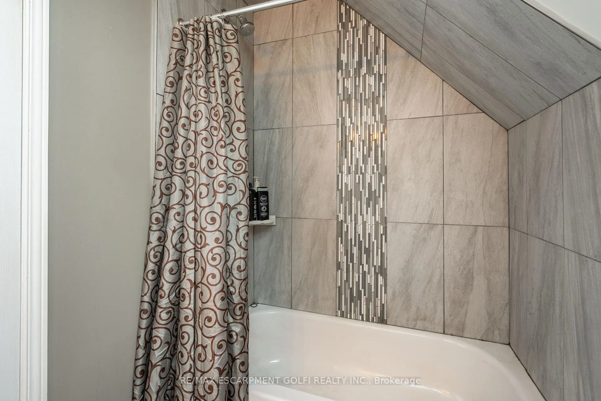 Photo 26 of 707 Acadia Drive, Hamilton, Butler — HOMEH