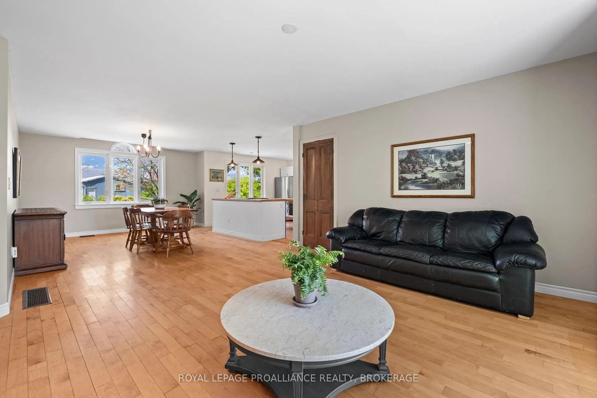 Photo 6 of 1916 Mayview Street, Kingston, City North of 401 — HOMEH