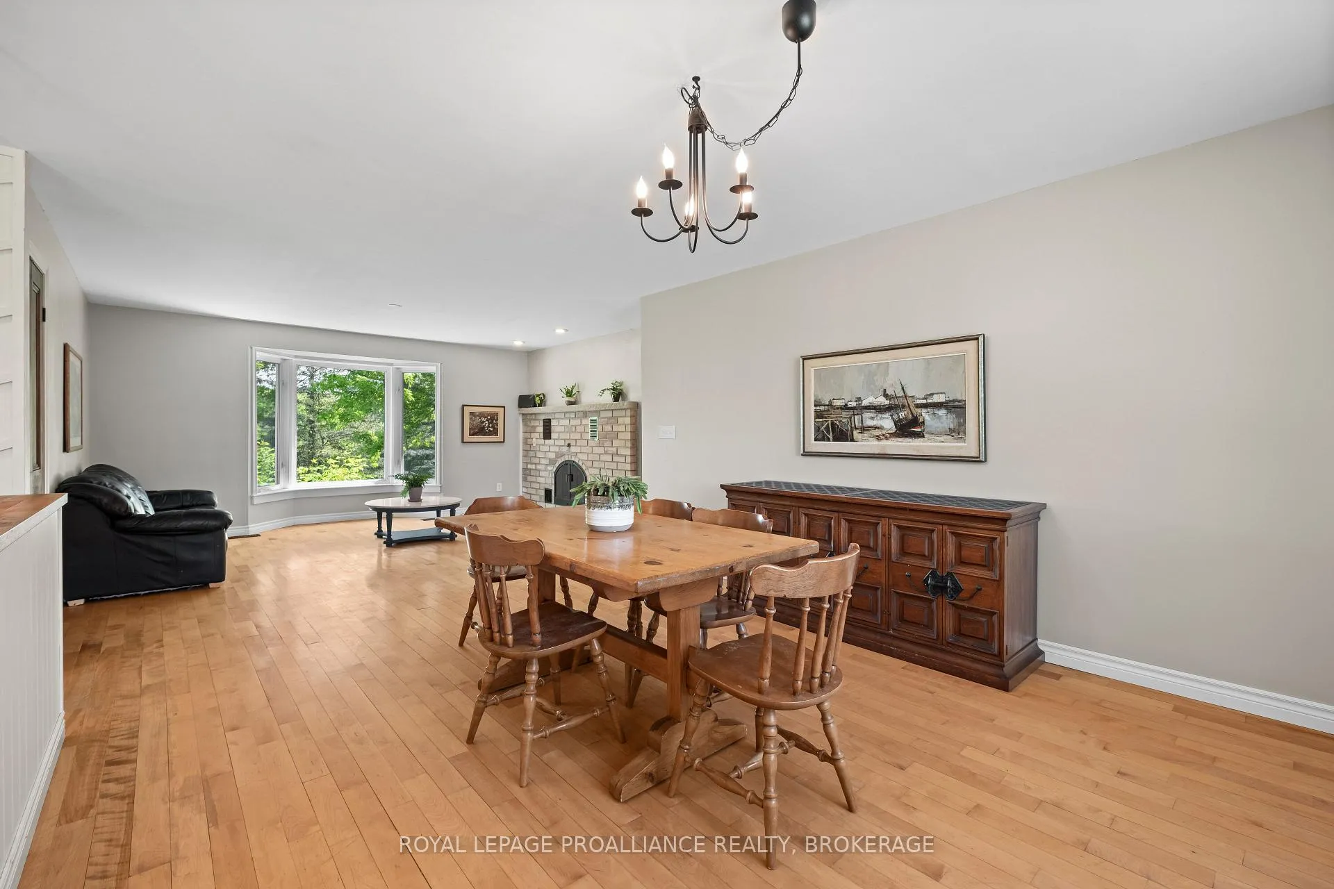 Photo 8 of 1916 Mayview Street, Kingston, City North of 401 — HOMEH