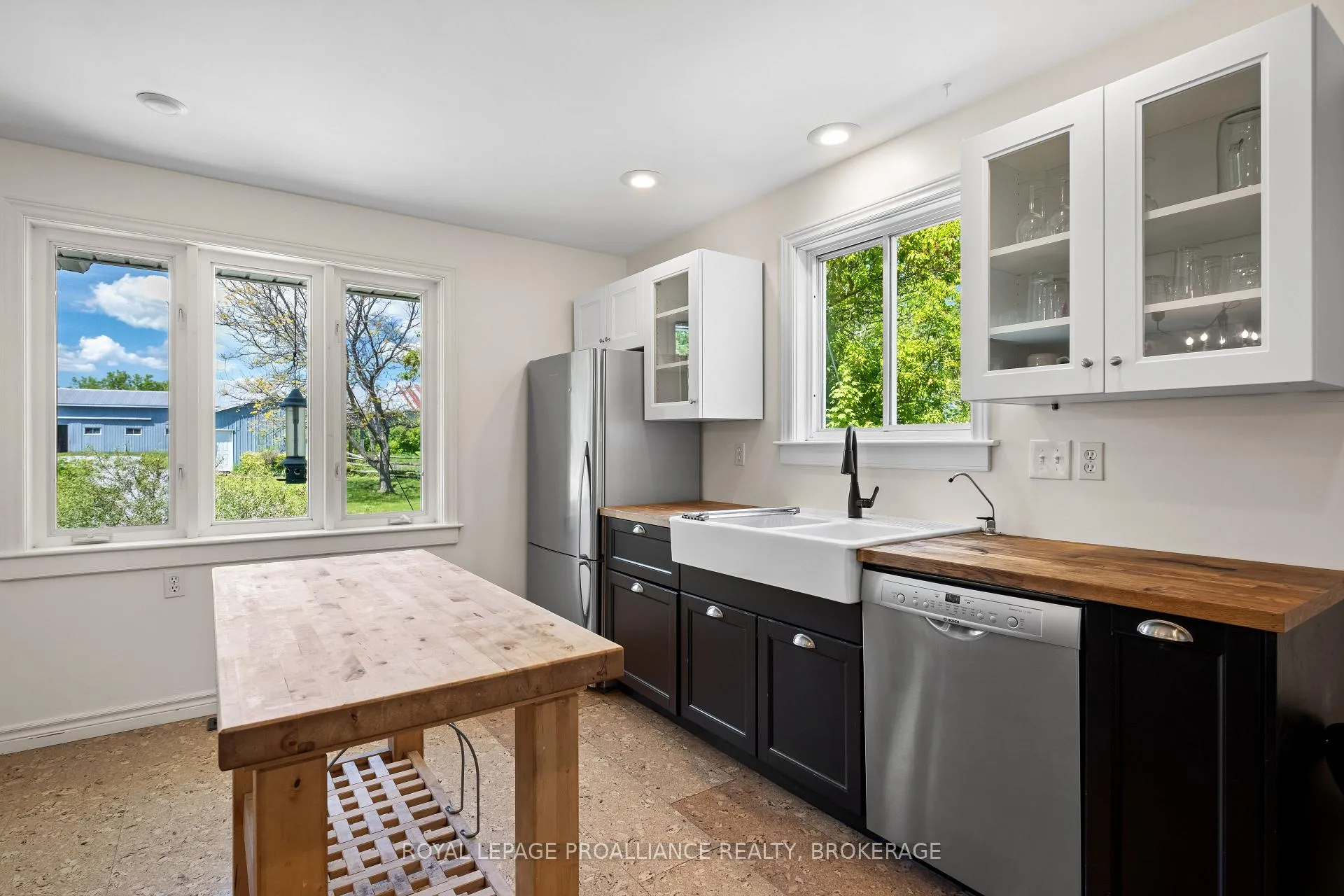 Photo 12 of 1916 Mayview Street, Kingston, City North of 401 — HOMEH