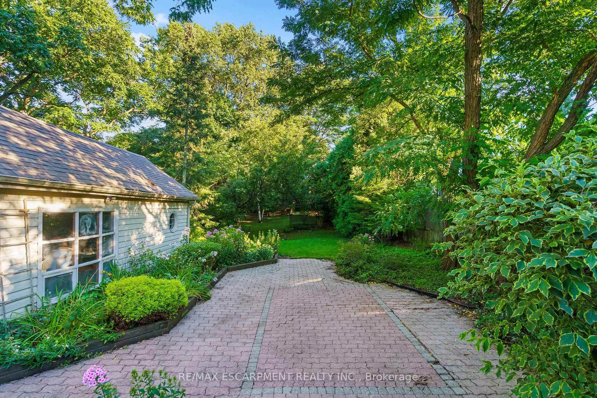 Photo 3 of 64 Academy Street, Hamilton, Ancaster — HOMEH