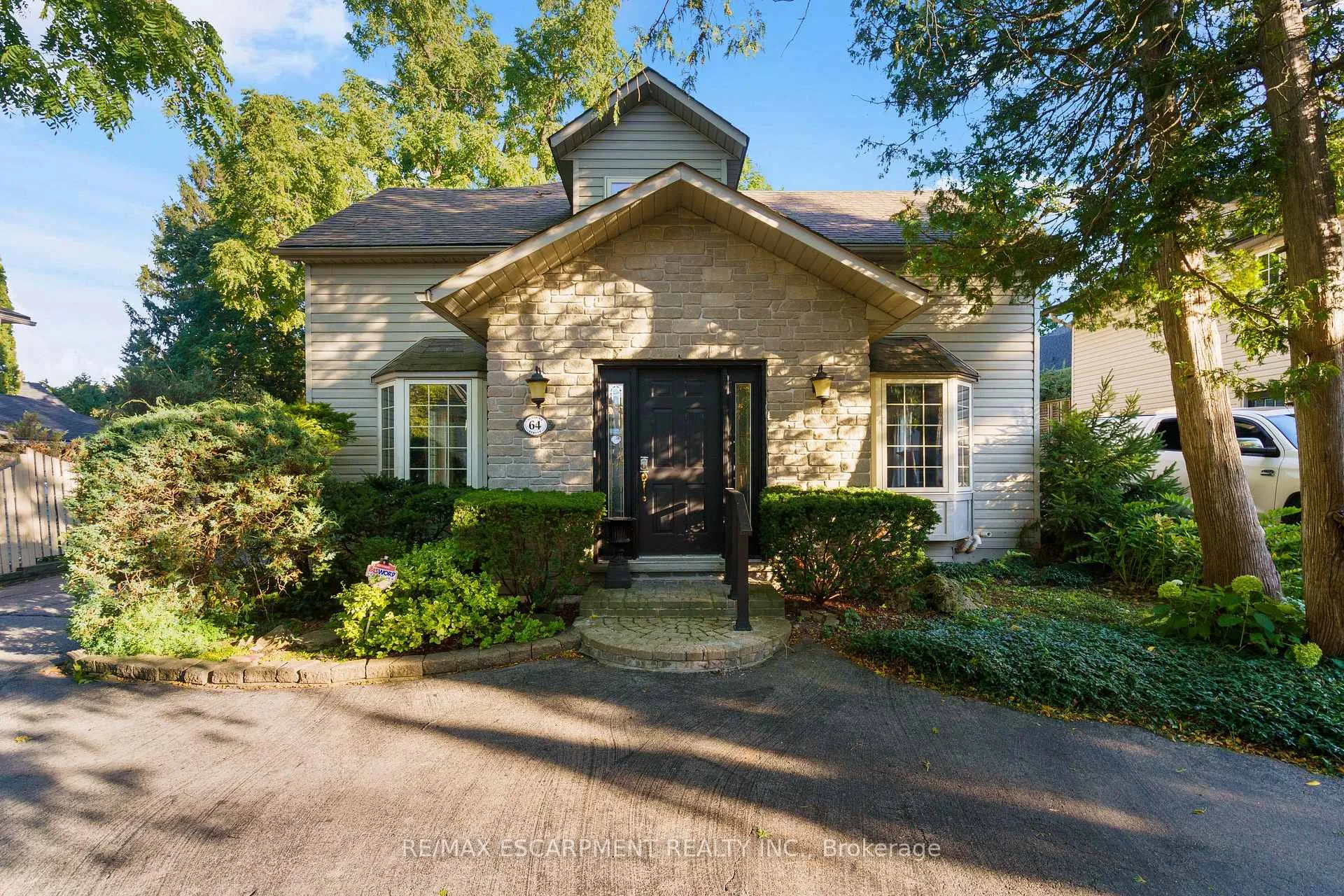 Photo 4 of 64 Academy Street, Hamilton, Ancaster — HOMEH