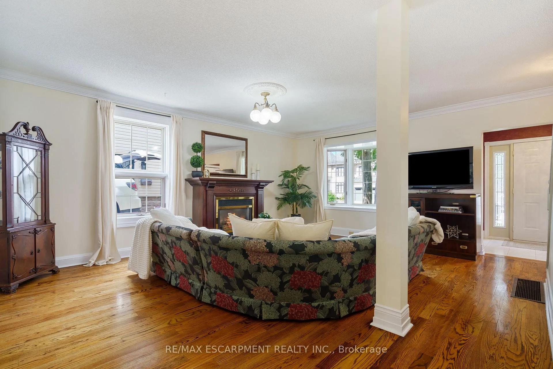 Photo 7 of 64 Academy Street, Hamilton, Ancaster — HOMEH