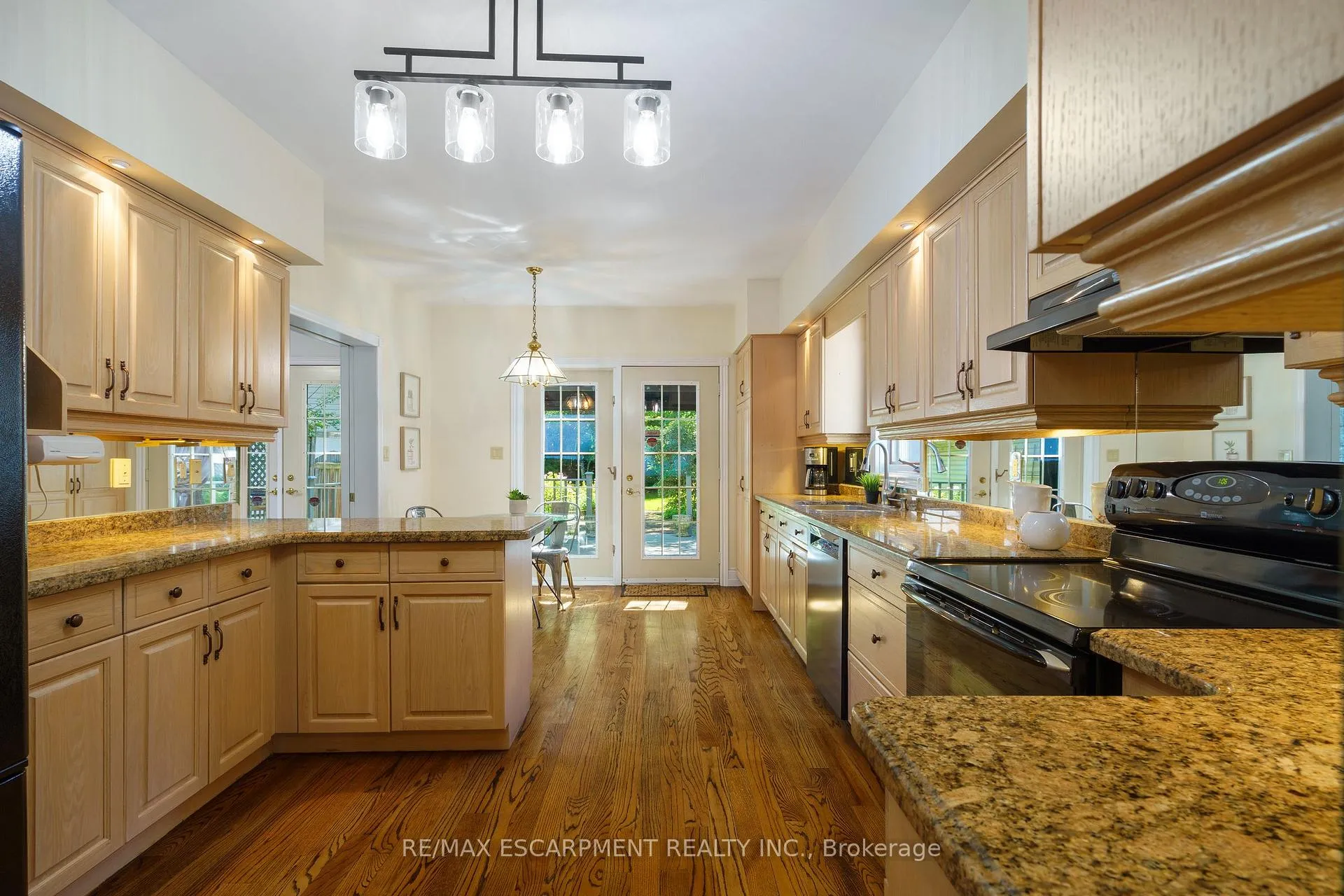 Photo 9 of 64 Academy Street, Hamilton, Ancaster — HOMEH