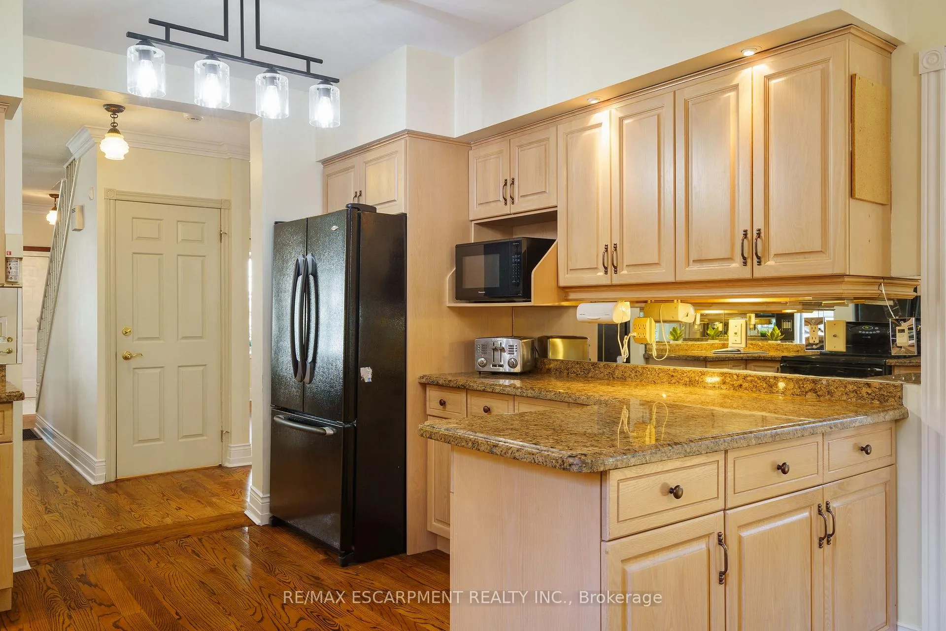 Photo 11 of 64 Academy Street, Hamilton, Ancaster — HOMEH