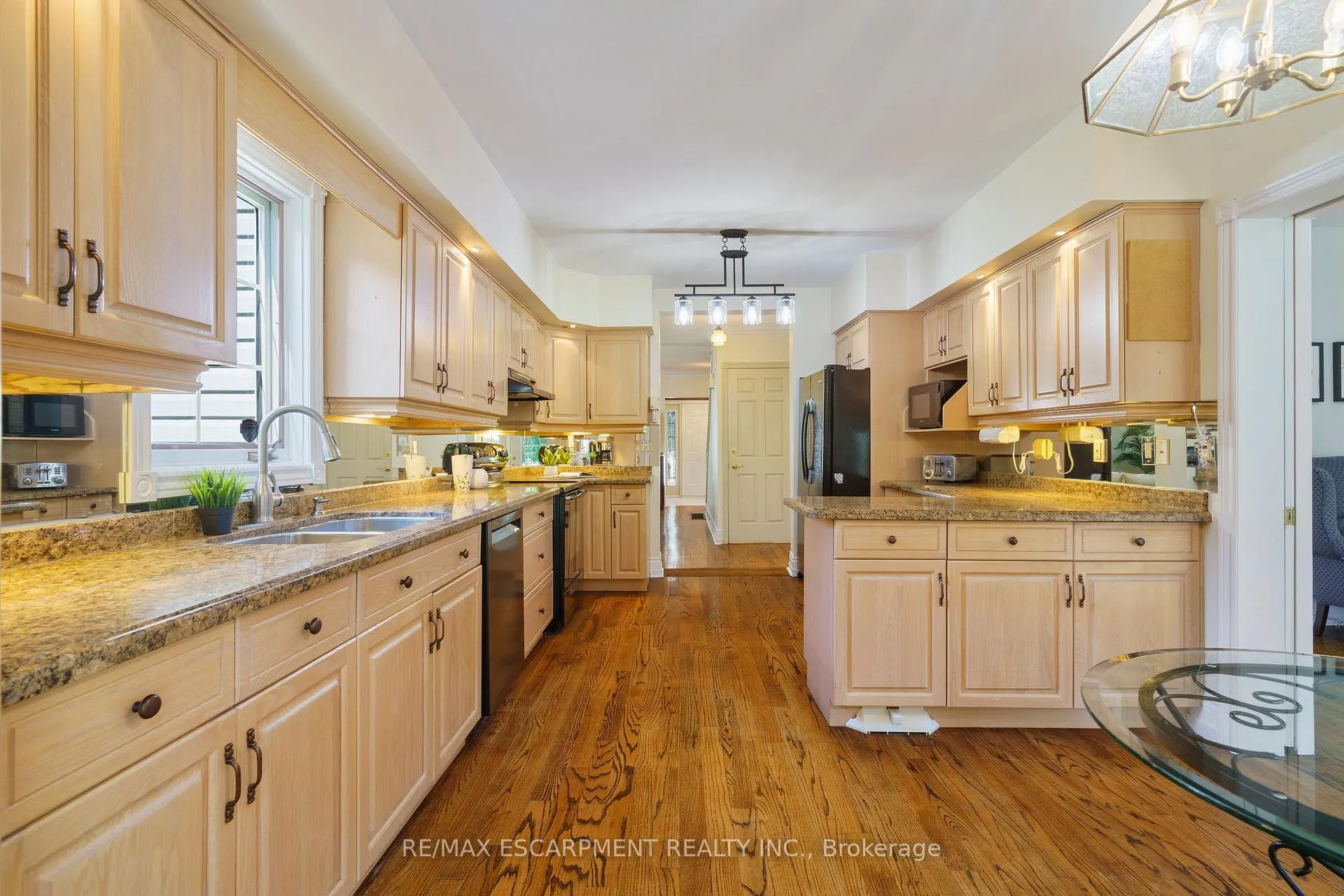 Photo 12 of 64 Academy Street, Hamilton, Ancaster — HOMEH