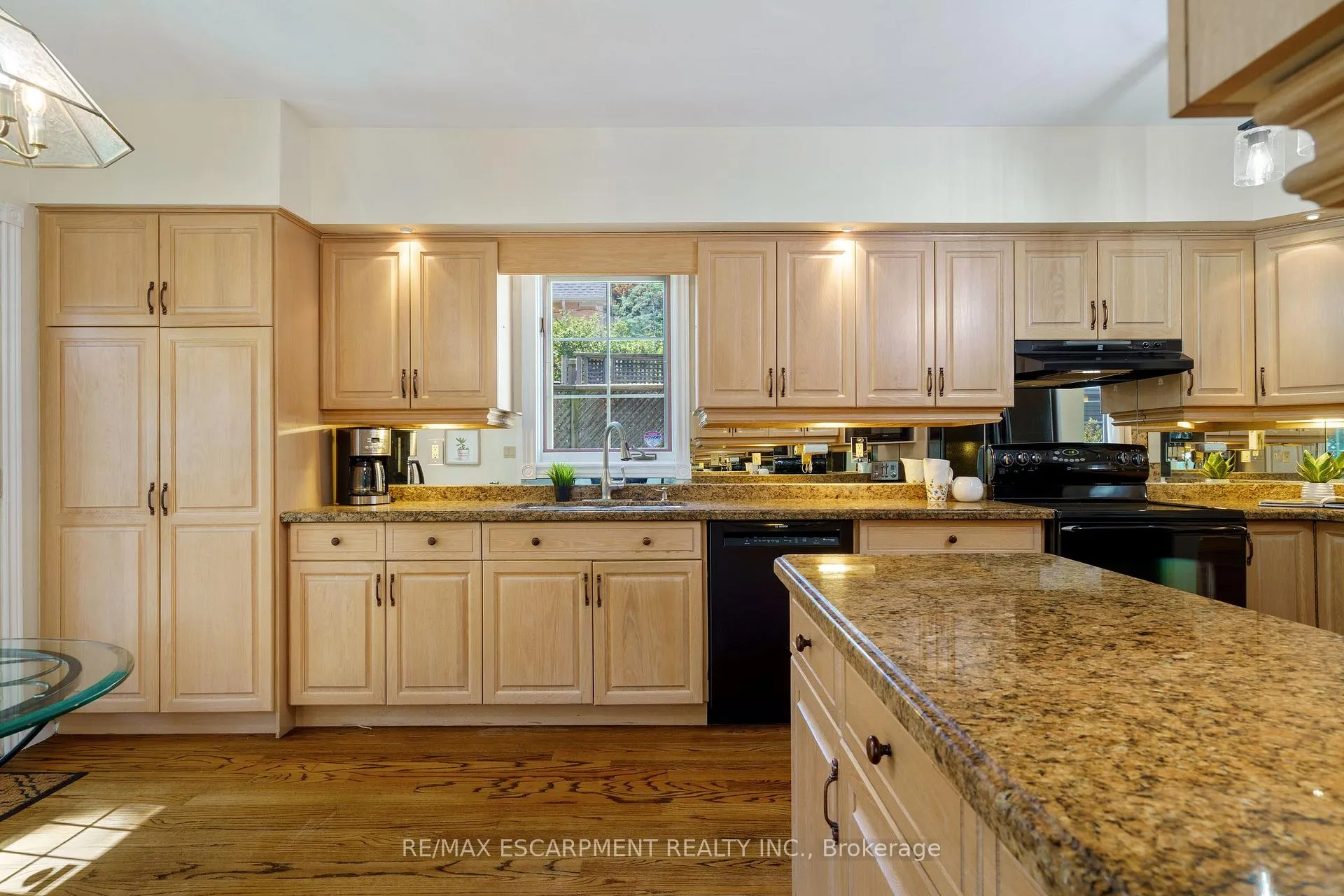 Photo 13 of 64 Academy Street, Hamilton, Ancaster — HOMEH