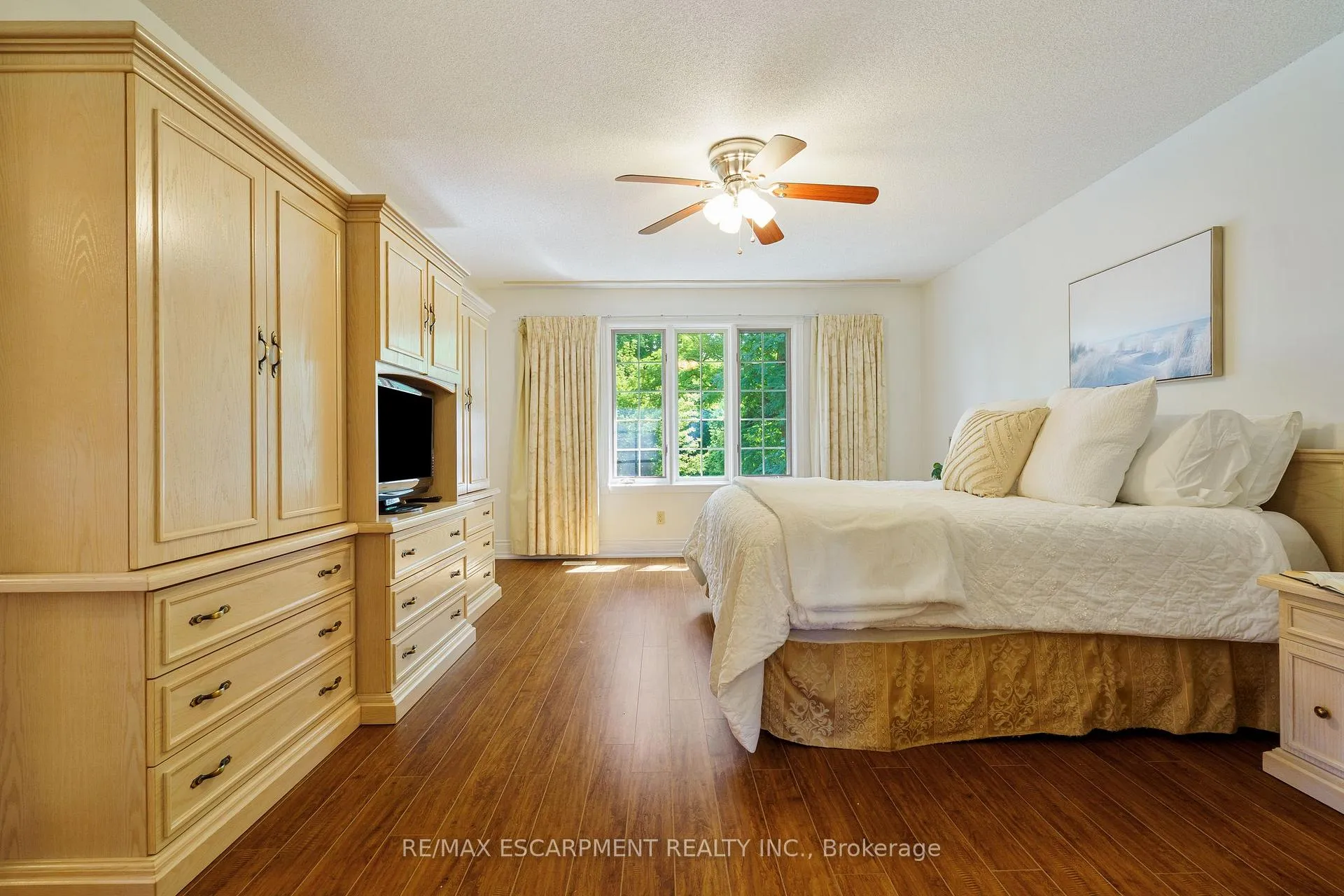 Photo 27 of 64 Academy Street, Hamilton, Ancaster — HOMEH
