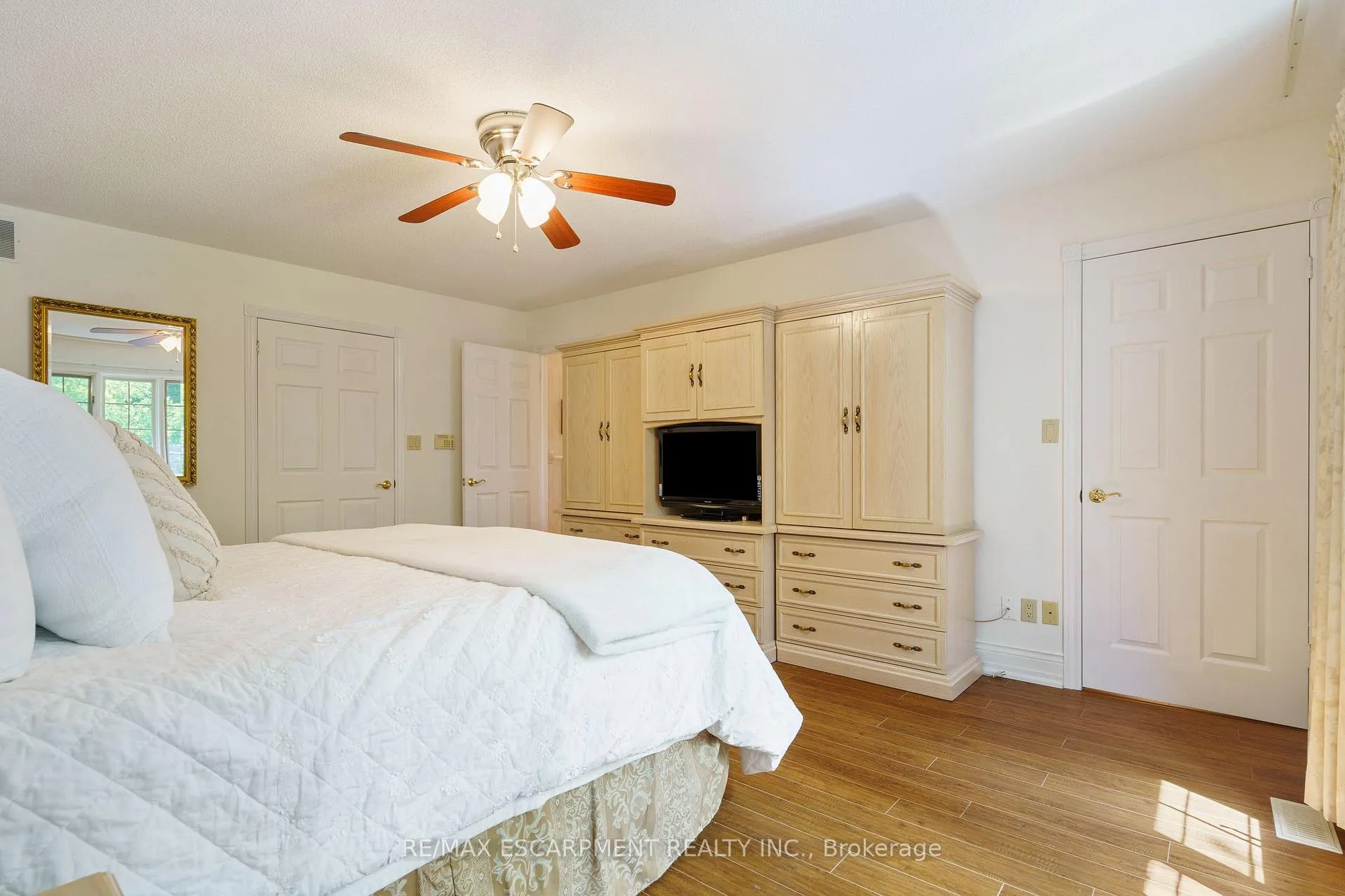 Photo 28 of 64 Academy Street, Hamilton, Ancaster — HOMEH