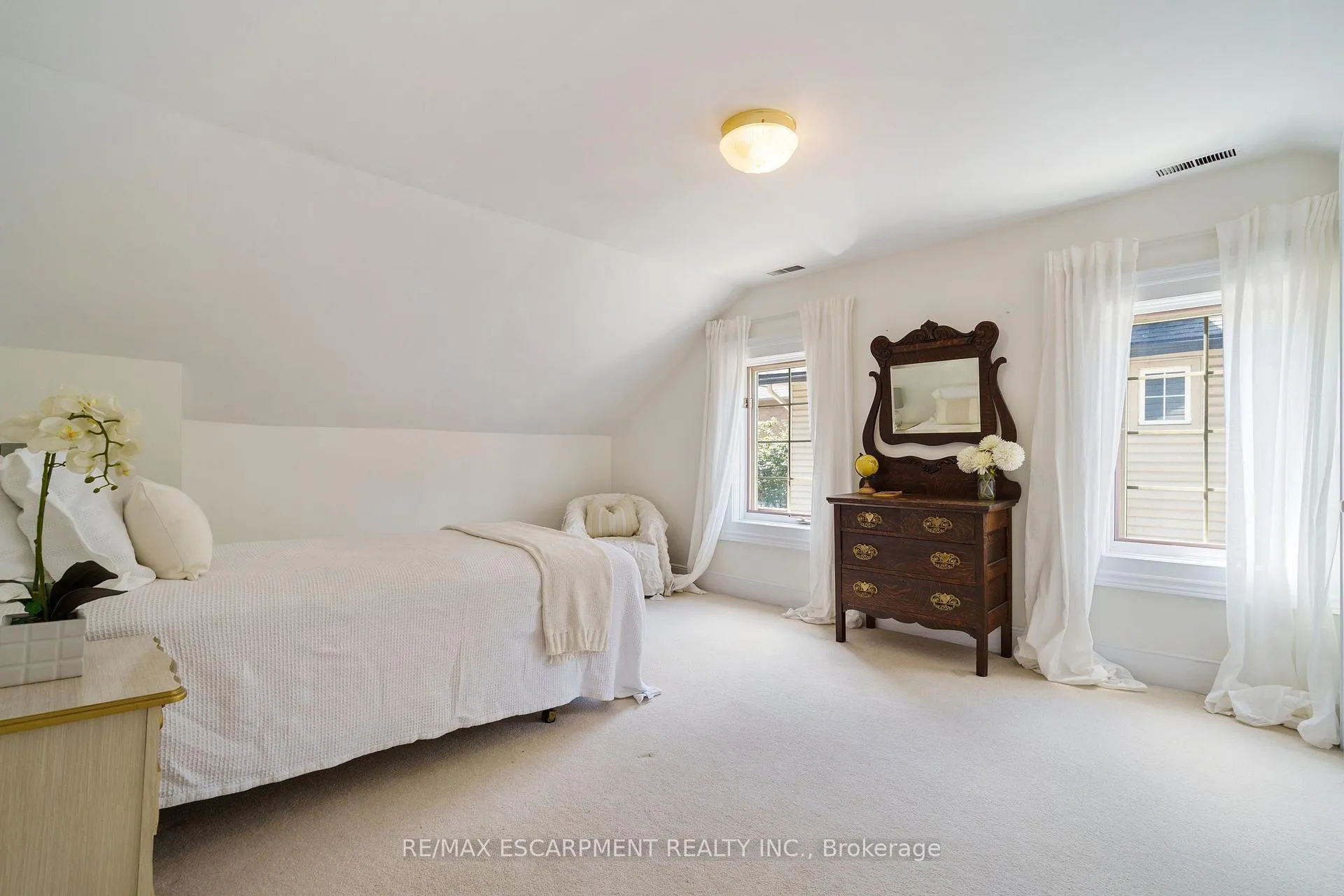 Photo 34 of 64 Academy Street, Hamilton, Ancaster — HOMEH