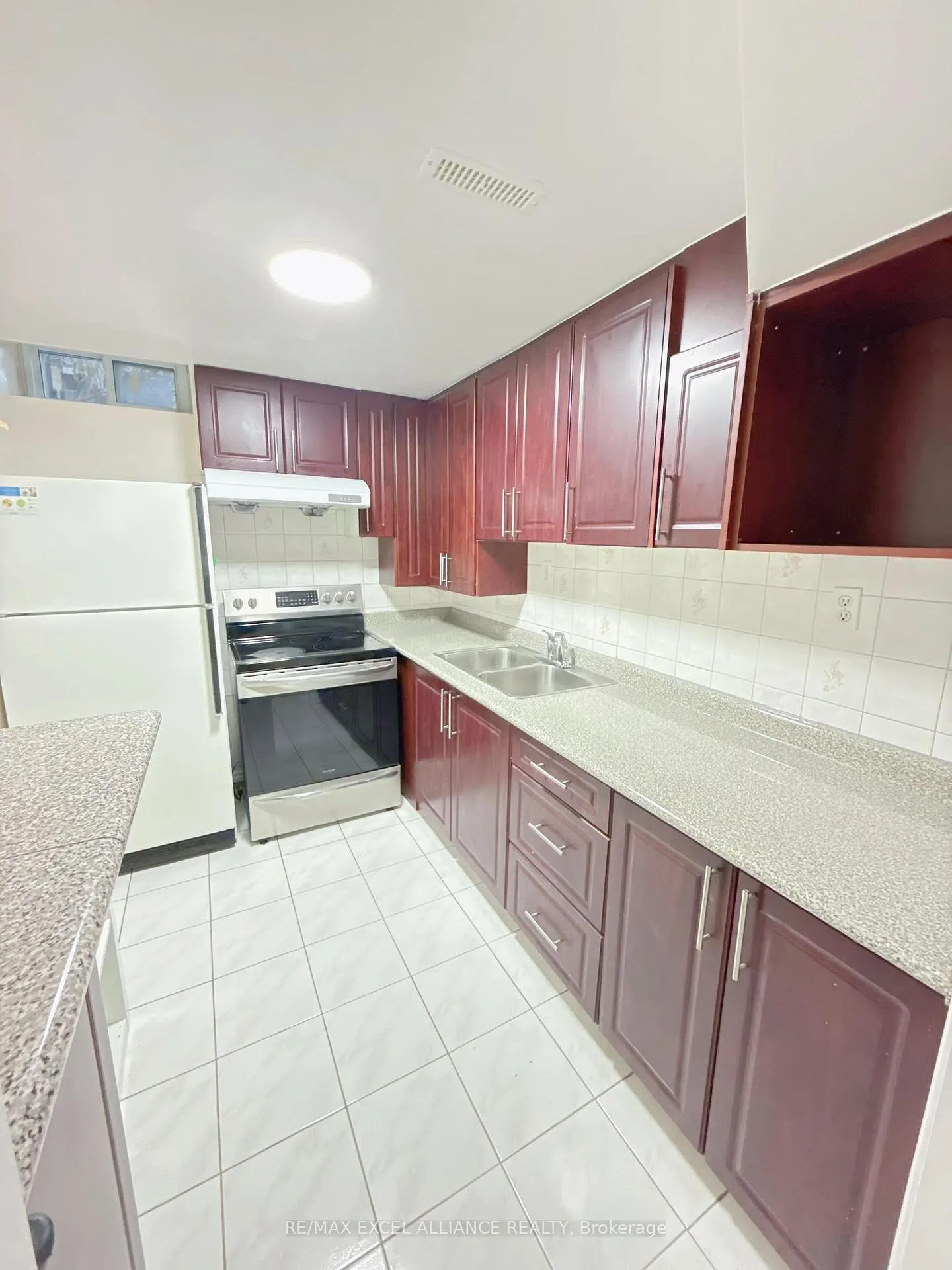 Photo 2 of Unit Bsmt, 154 Mary Pearson Drive, Markham, Middlefield — HOMEH