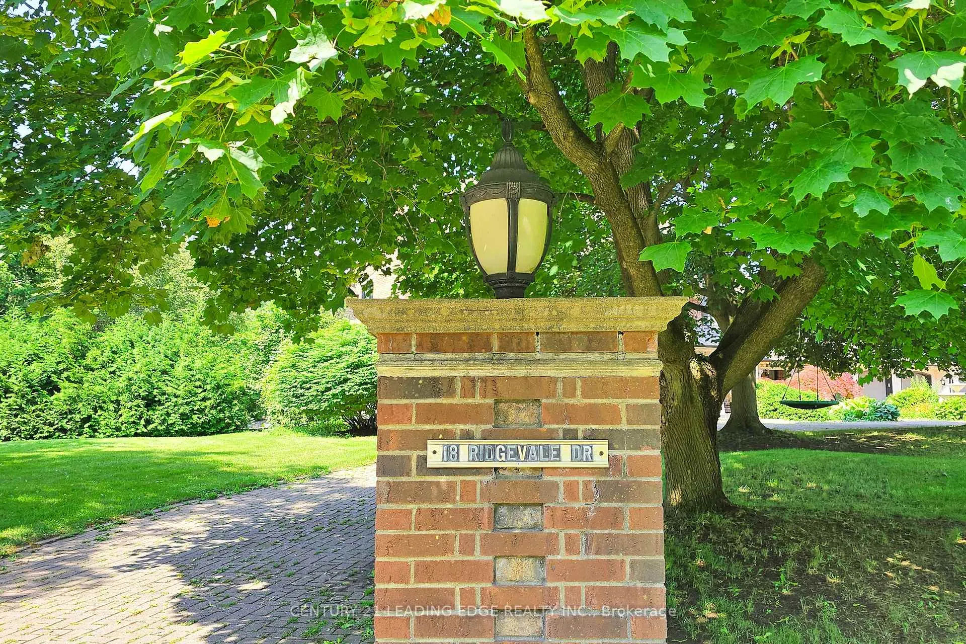 Photo 4 of 18 Ridgevale Drive, Markham, Box Grove — HOMEH