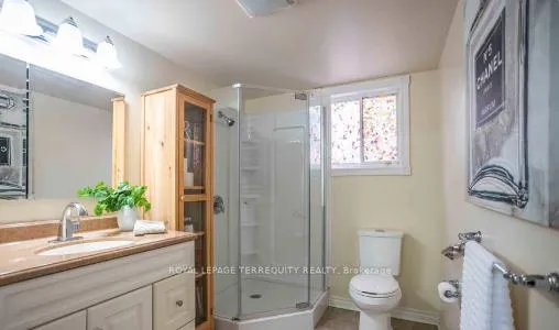 Photo 2 of 1633 Sherbrook Drive, Oshawa, Samac — HOMEH
