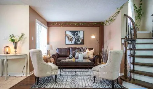Photo 3 of 1633 Sherbrook Drive, Oshawa, Samac — HOMEH