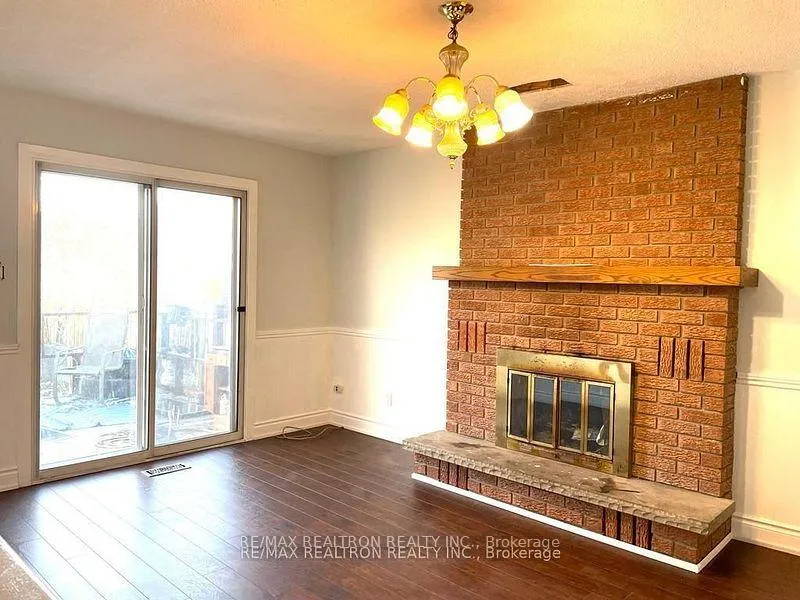 Photo 3 of 3 Mowat Court, Whitby, Downtown Whitby — HOMEH