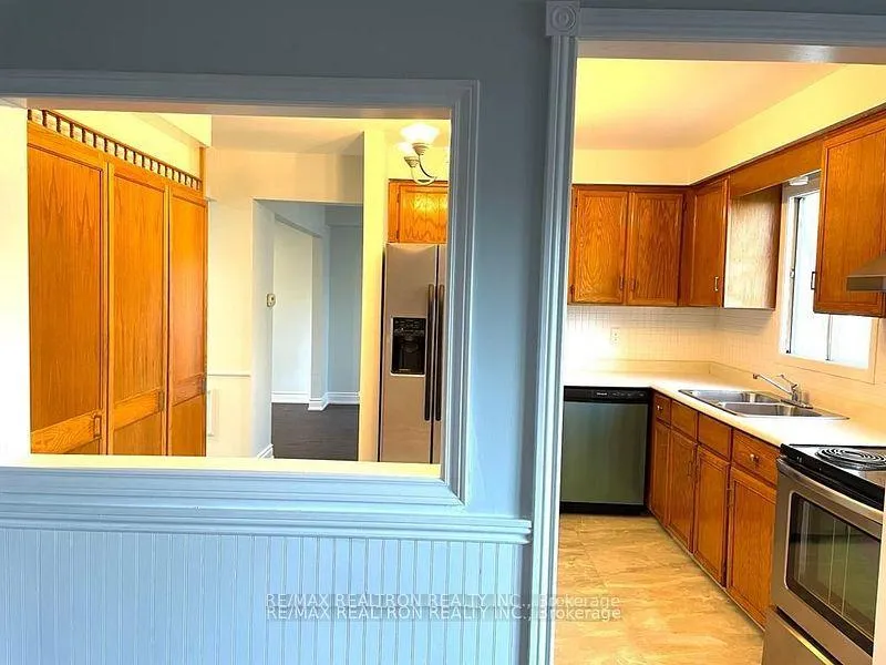 Photo 9 of 3 Mowat Court, Whitby, Downtown Whitby — HOMEH