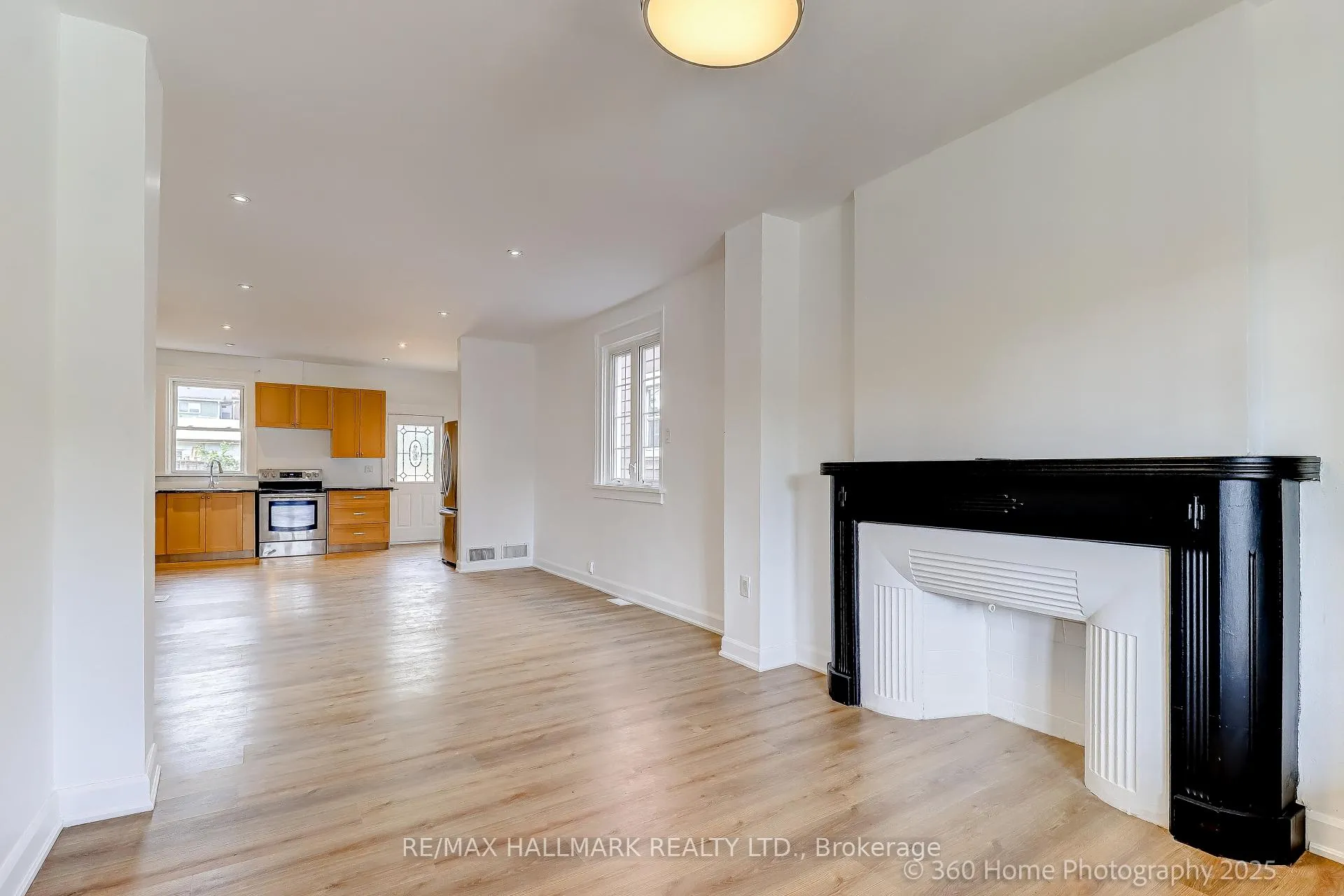 Photo 5 of 18 Conway Avenue, Toronto, Oakwood Village — HOMEH