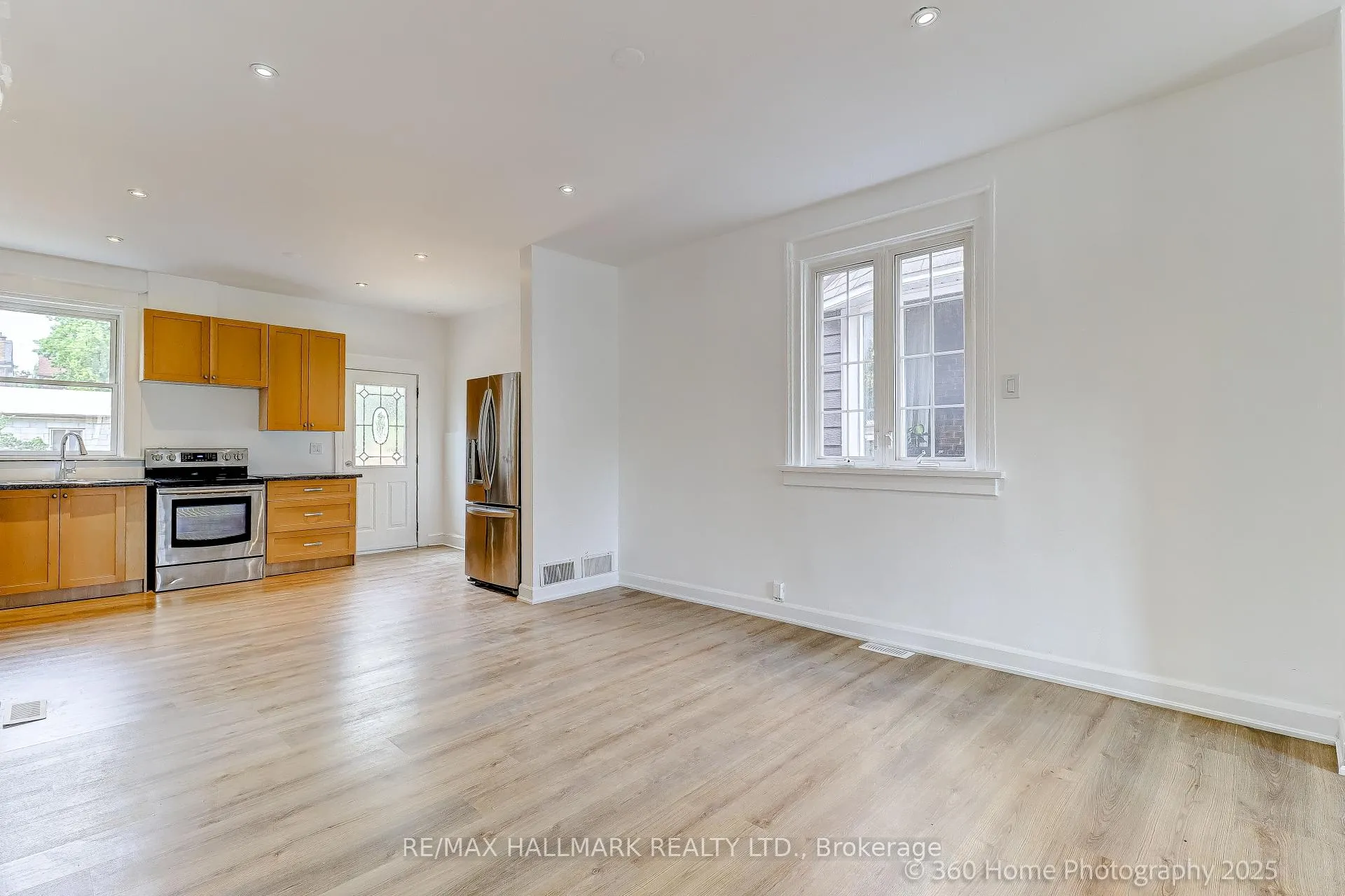 Photo 9 of 18 Conway Avenue, Toronto, Oakwood Village — HOMEH