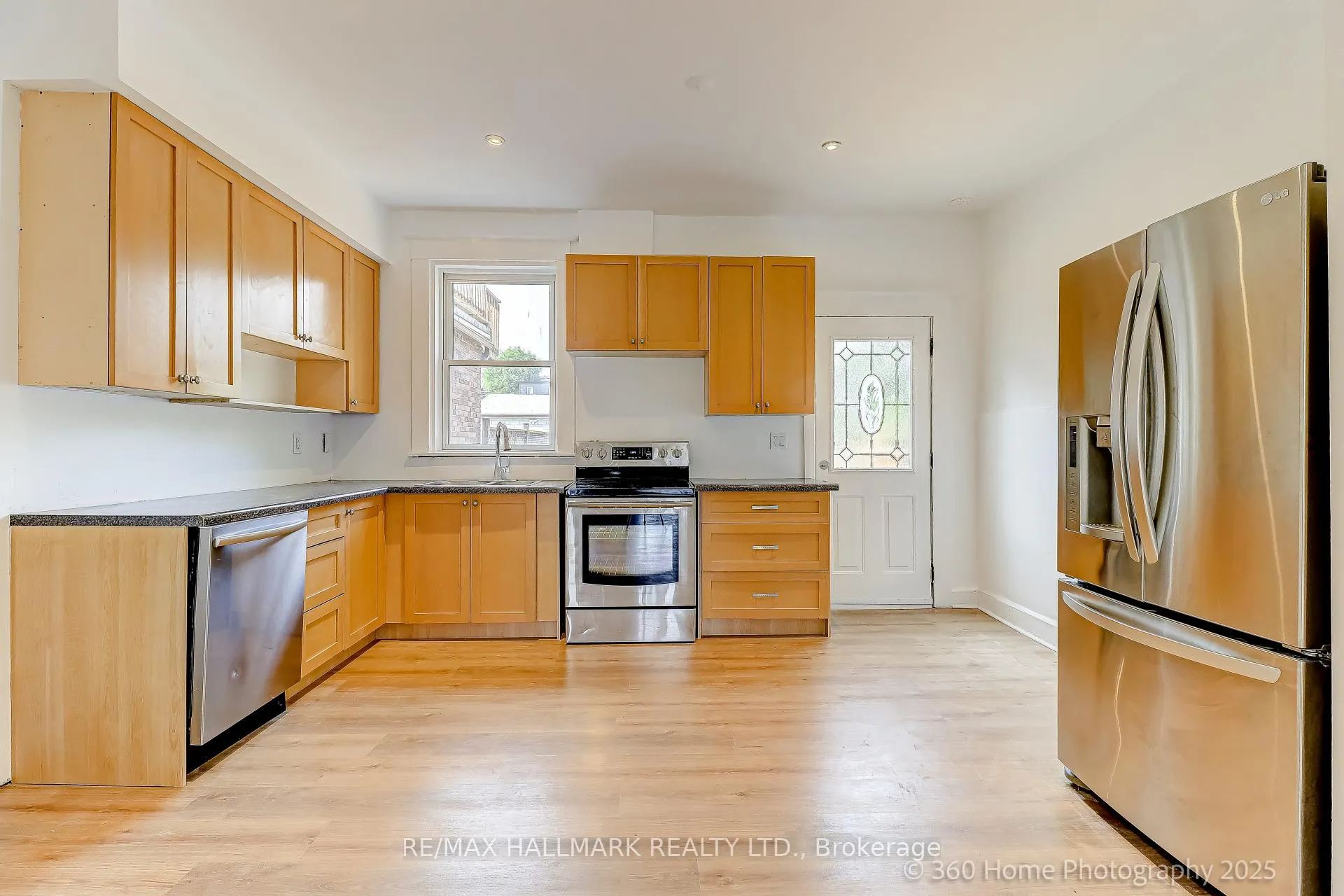 Photo 10 of 18 Conway Avenue, Toronto, Oakwood Village — HOMEH