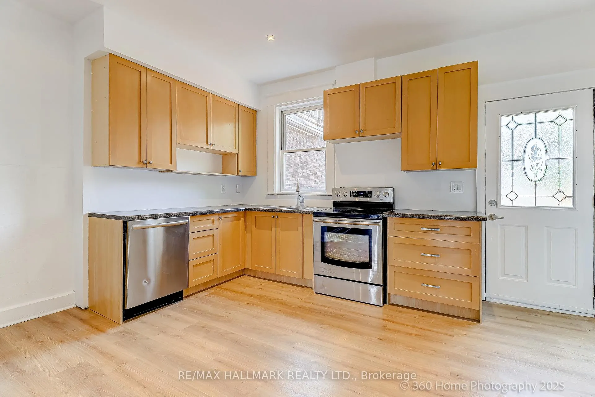 Photo 11 of 18 Conway Avenue, Toronto, Oakwood Village — HOMEH