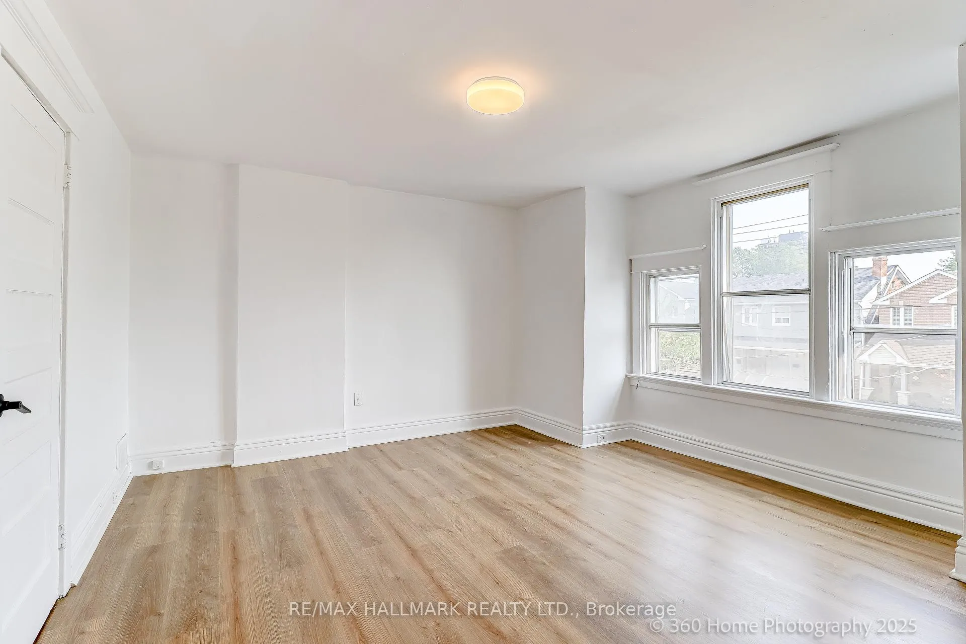 Photo 16 of 18 Conway Avenue, Toronto, Oakwood Village — HOMEH