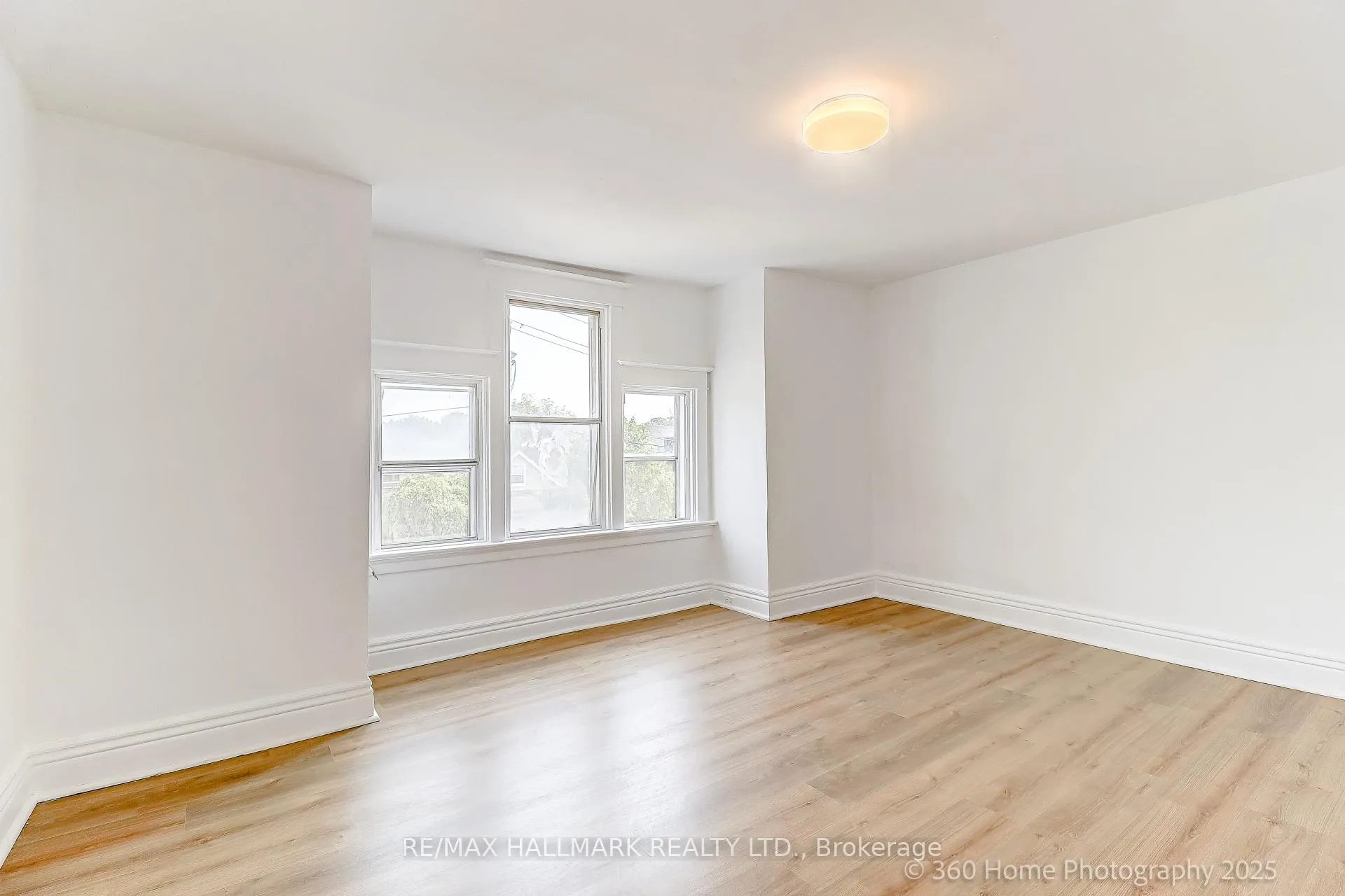 Photo 17 of 18 Conway Avenue, Toronto, Oakwood Village — HOMEH