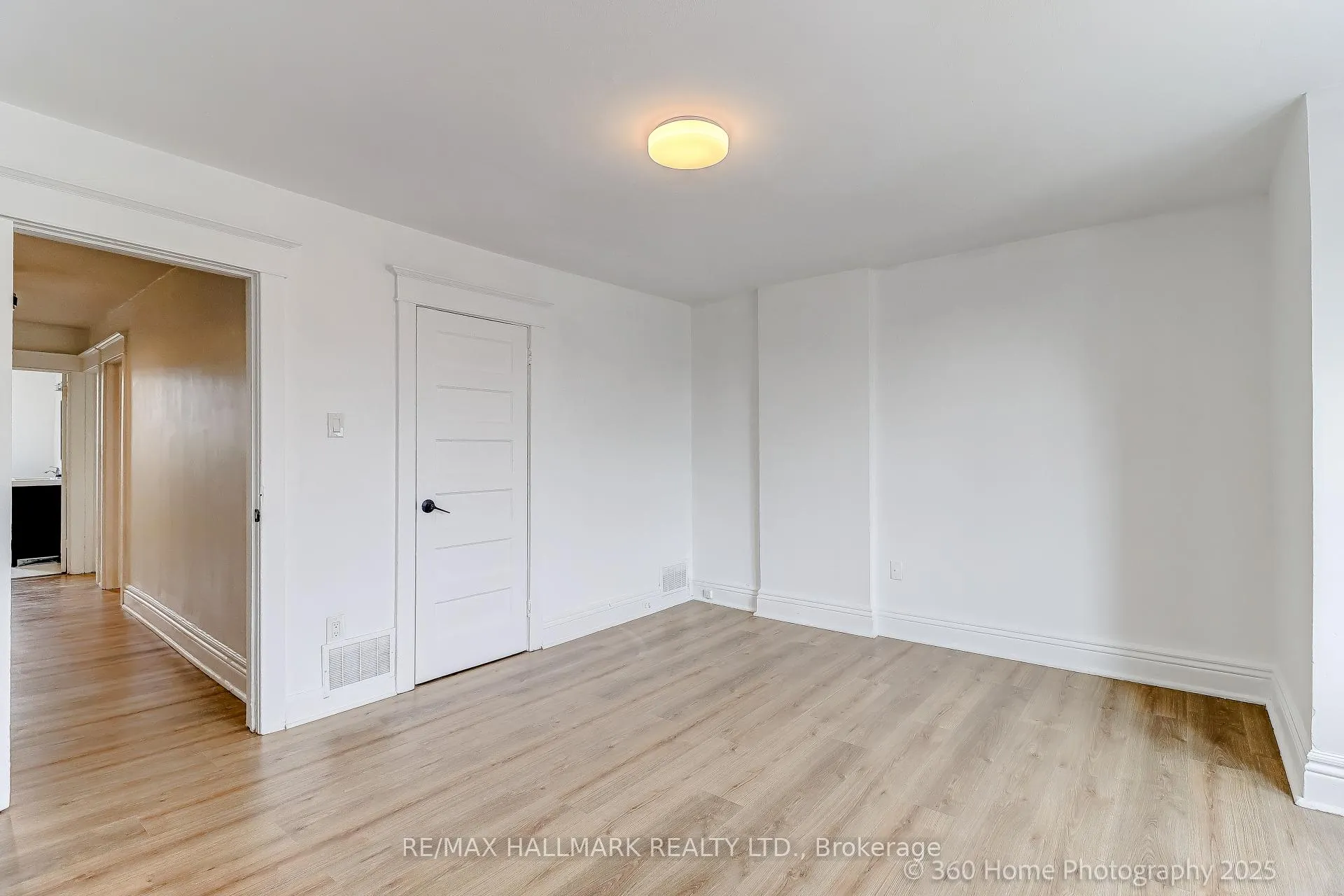 Photo 18 of 18 Conway Avenue, Toronto, Oakwood Village — HOMEH