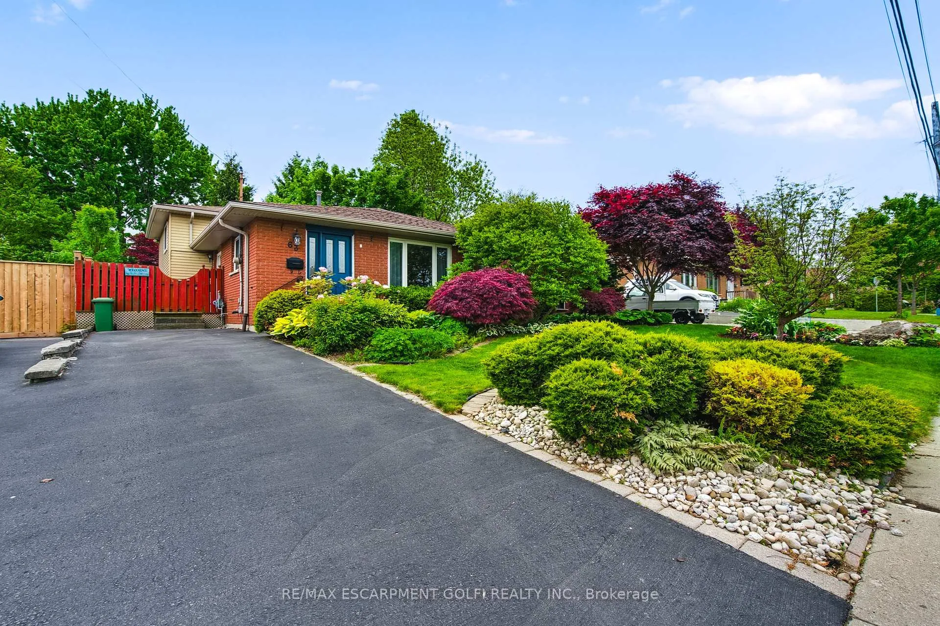 Photo 2 of 63 Elora Drive, Hamilton, Fessenden — HOMEH