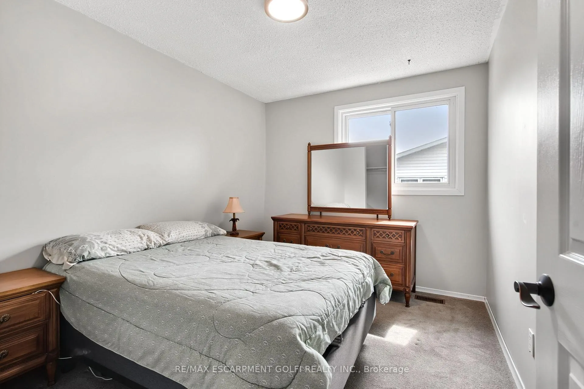Photo 12 of 63 Elora Drive, Hamilton, Fessenden — HOMEH