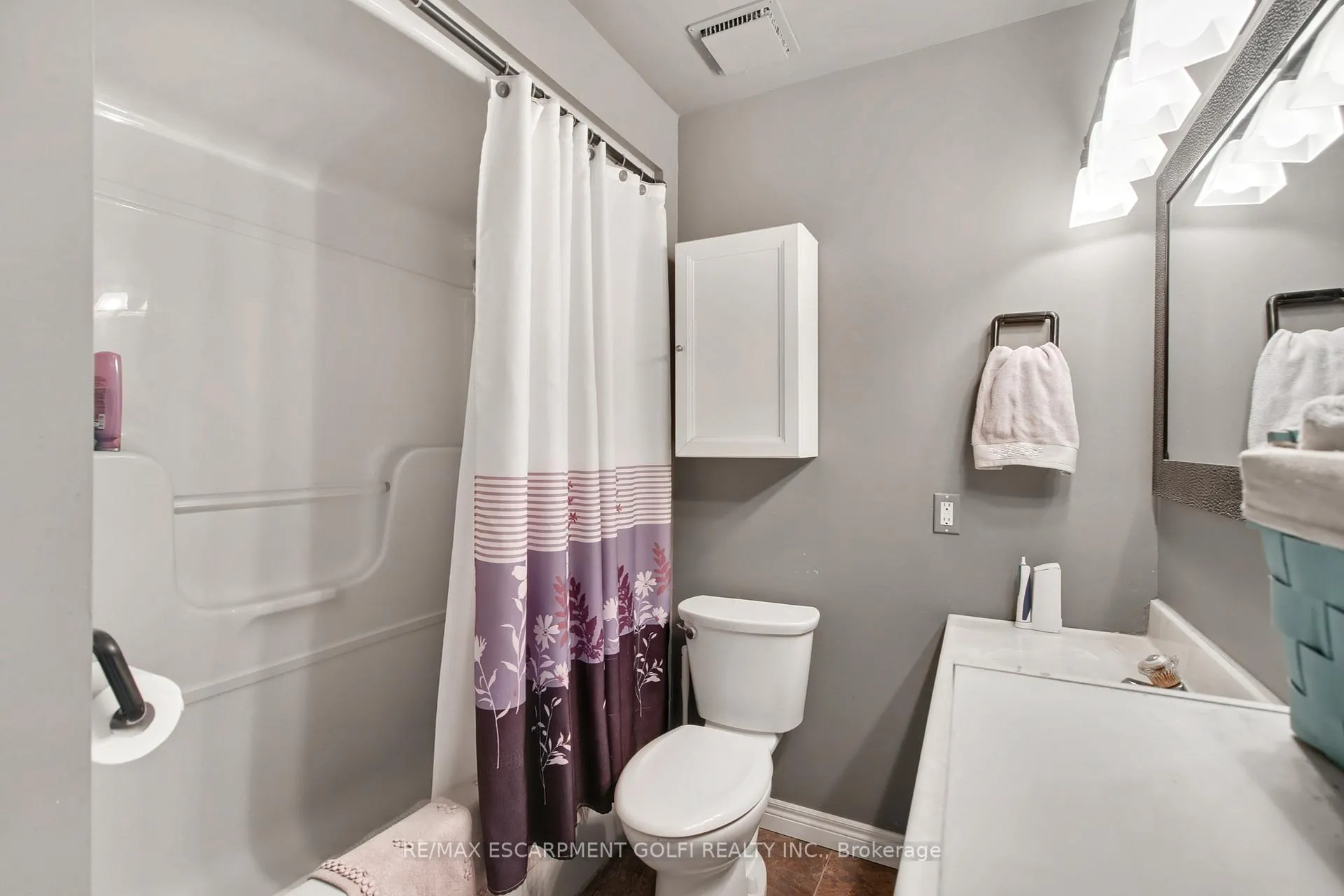 Photo 18 of 63 Elora Drive, Hamilton, Fessenden — HOMEH