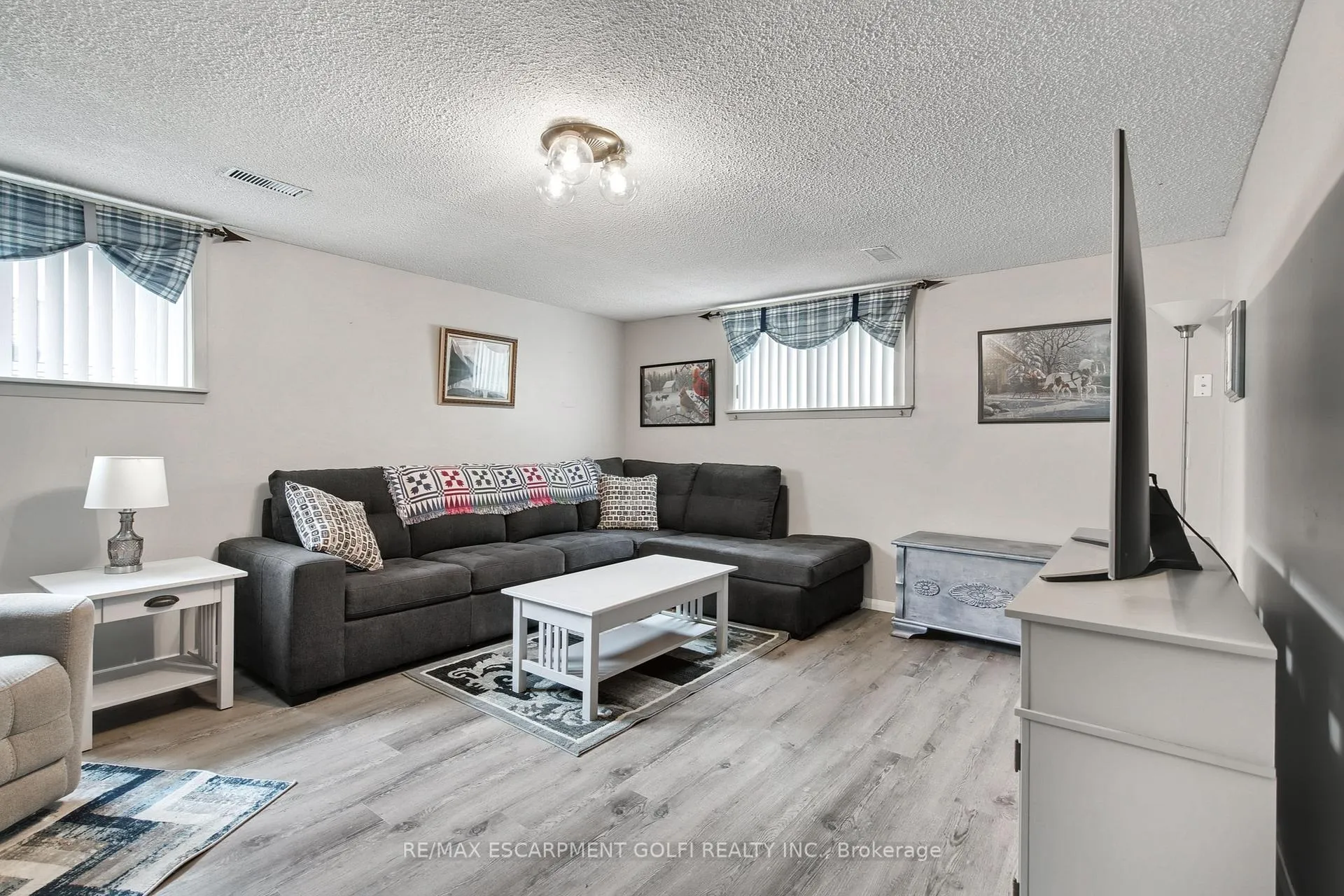 Photo 20 of 63 Elora Drive, Hamilton, Fessenden — HOMEH