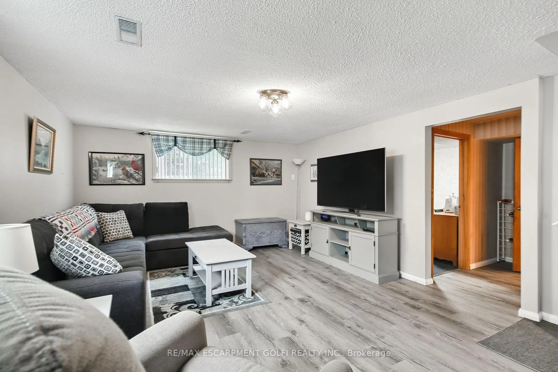 Photo 21 of 63 Elora Drive, Hamilton, Fessenden — HOMEH