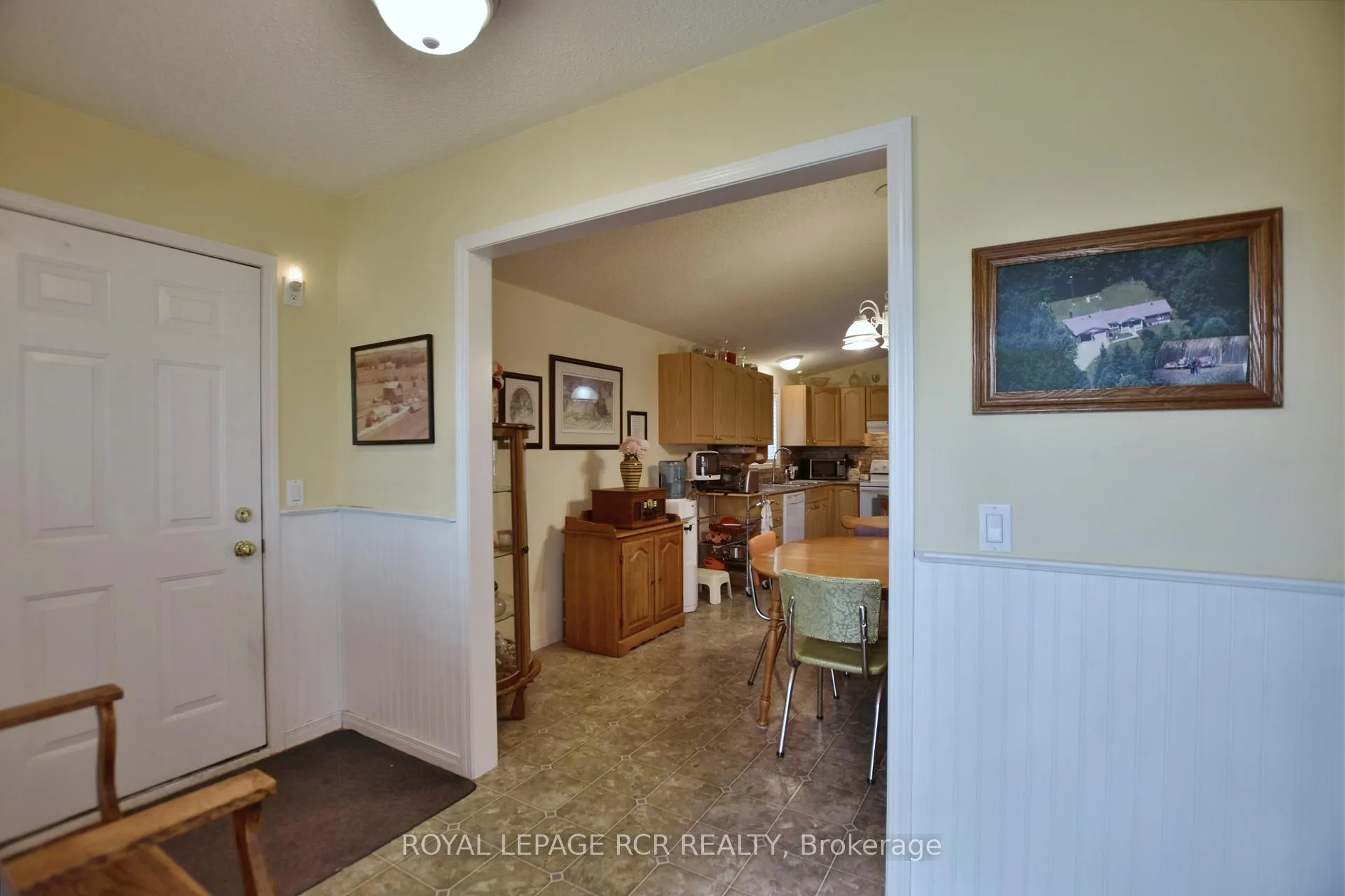 Photo 5 of 9 Indiana Avenue, Wasaga Beach — HOMEH