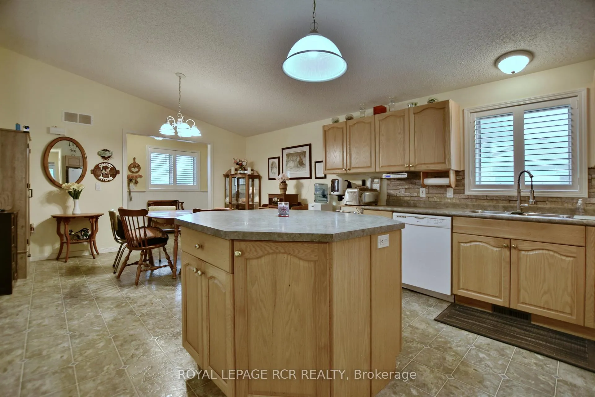 Photo 8 of 9 Indiana Avenue, Wasaga Beach — HOMEH
