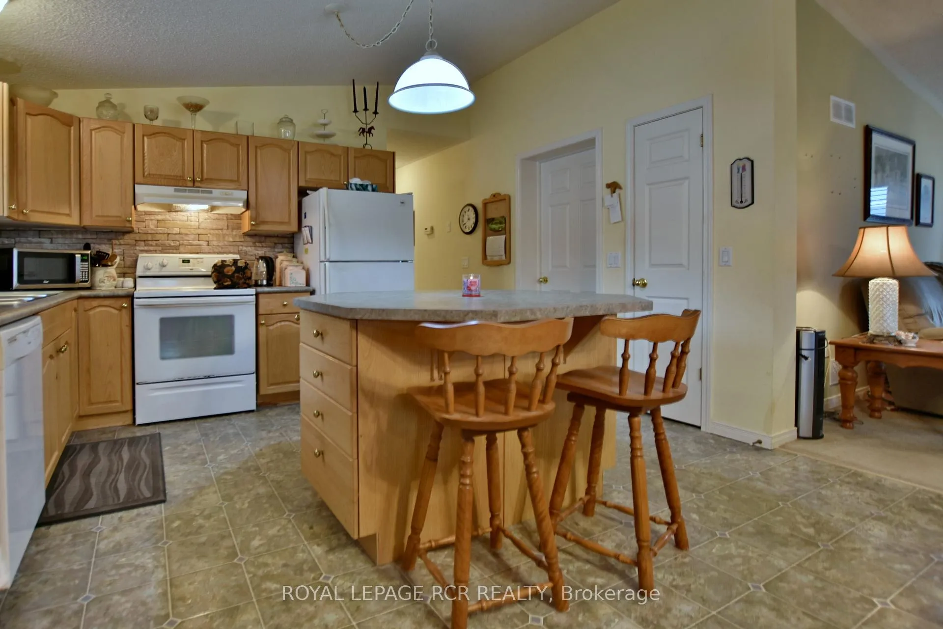Photo 10 of 9 Indiana Avenue, Wasaga Beach — HOMEH