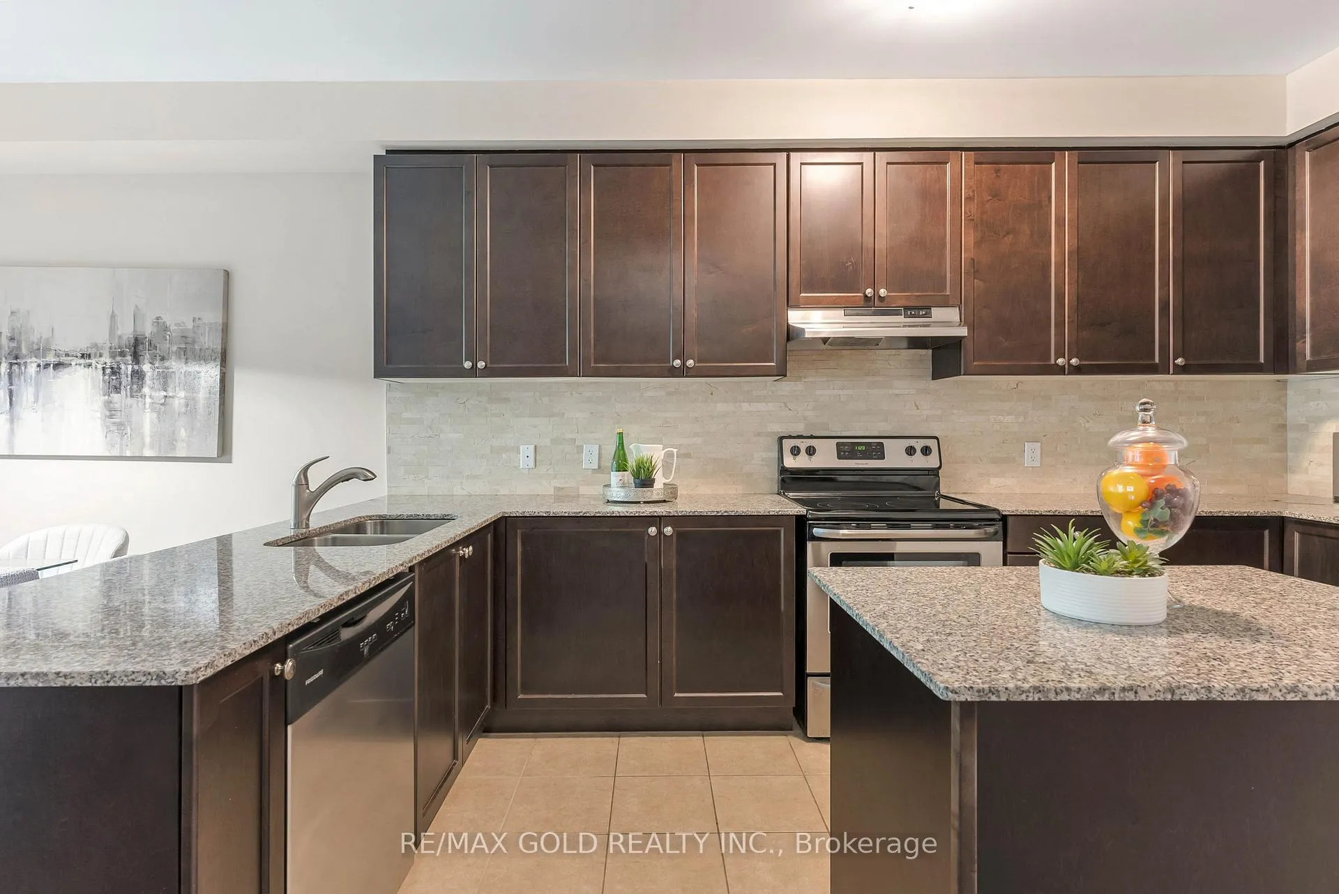 Photo 10 of 7 Mccardy Court, Caledon, Caledon East — HOMEH